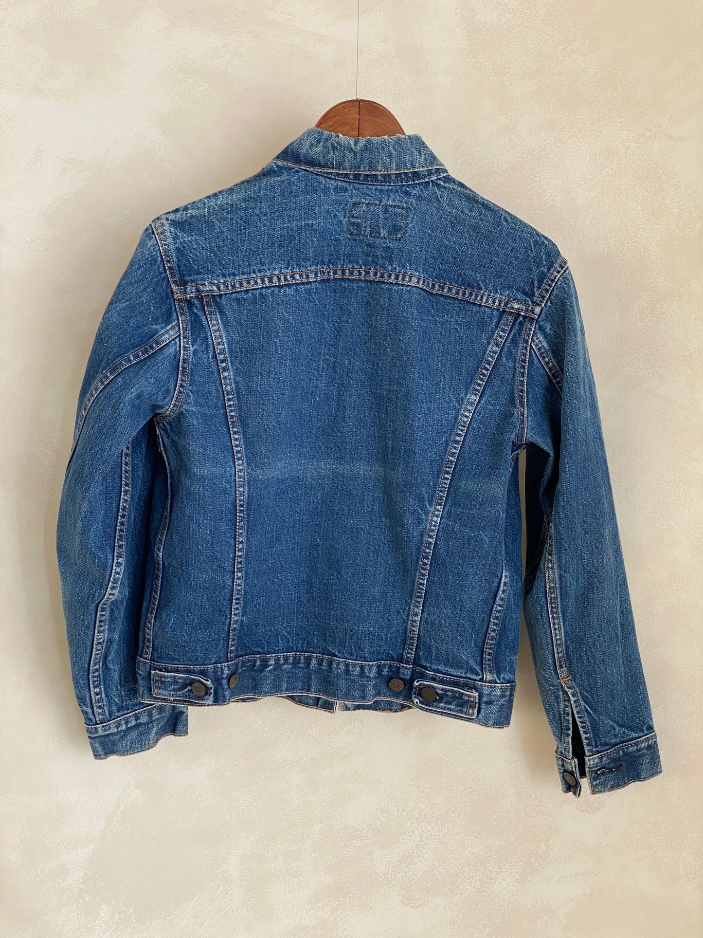Vintage 1971 Levis jacket, size 36/38US, with single stitch detailing, made in the USA.