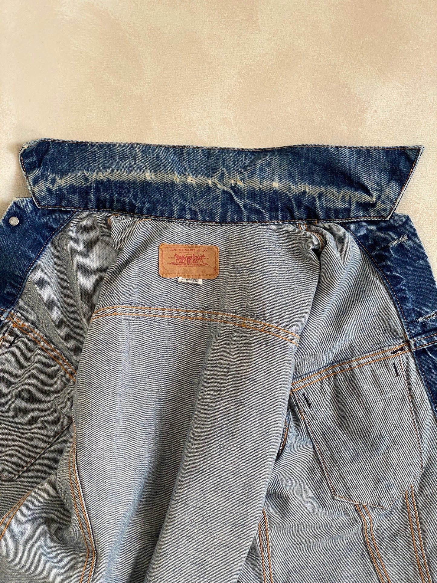 Vintage 1971 Levis jacket, size 36/38US, with single stitch detailing, made in the USA.