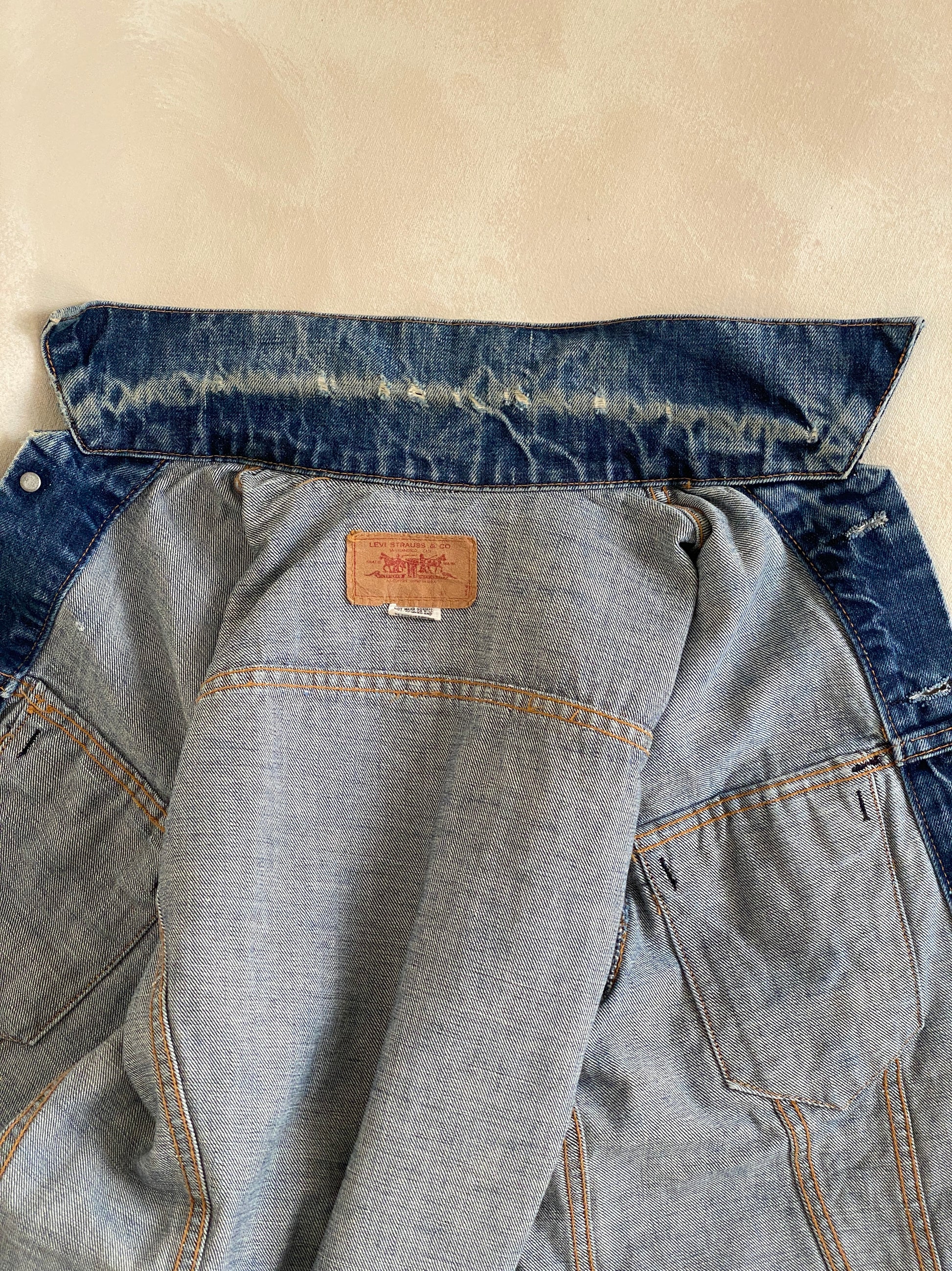 Vintage 1971 Levis jacket, size 36/38US, with single stitch detailing, made in the USA.