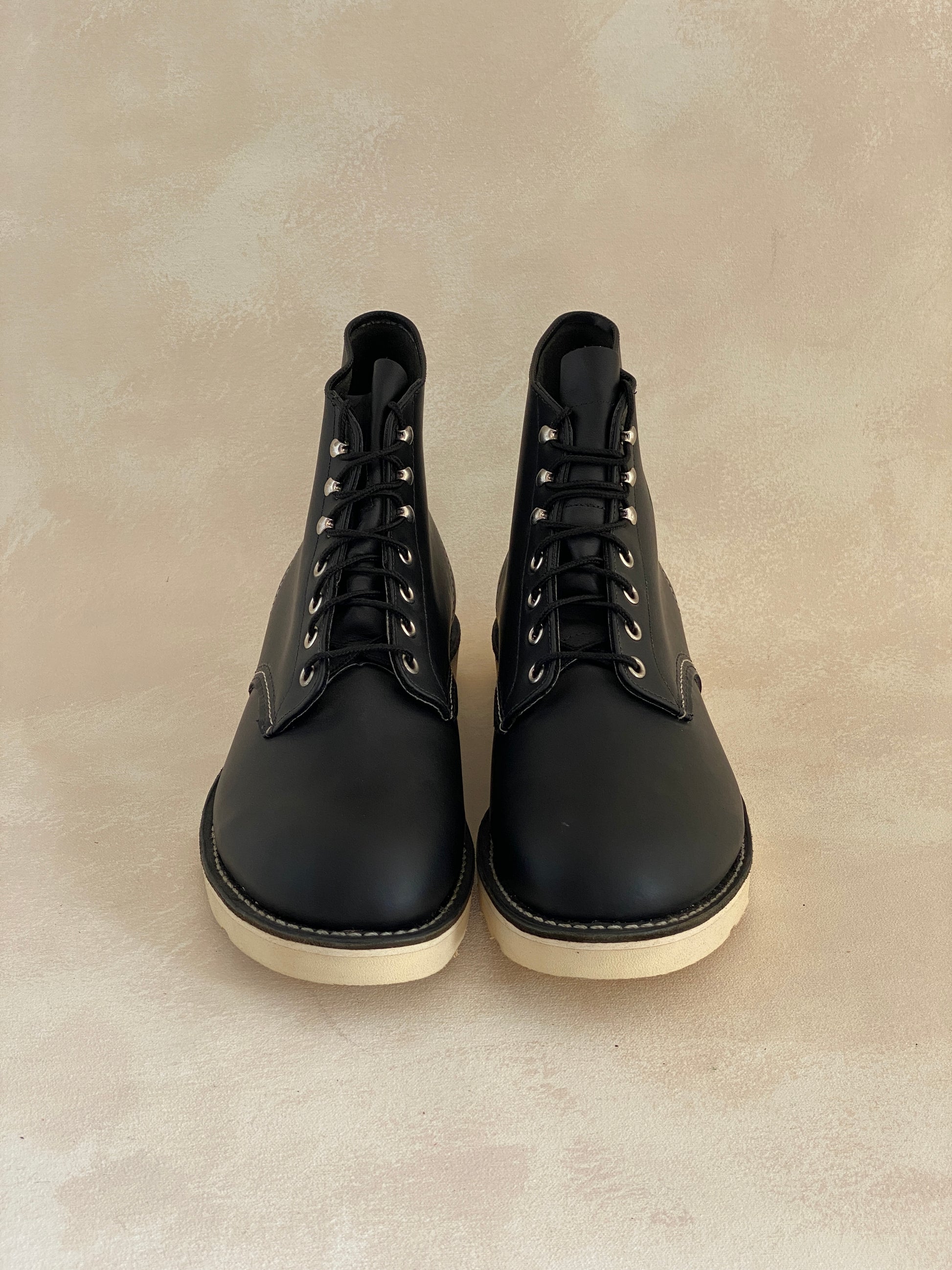 RW 8165 6-Inch Classic Round Toe Black Leather Boots, size 10E (43 Euro).