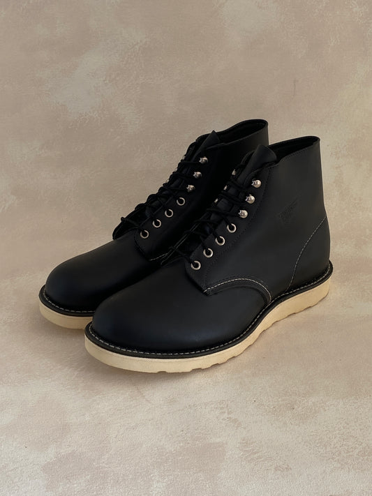 RW 8165 6-Inch Classic Round Toe Black Leather Boots, size 10E (43 Euro).