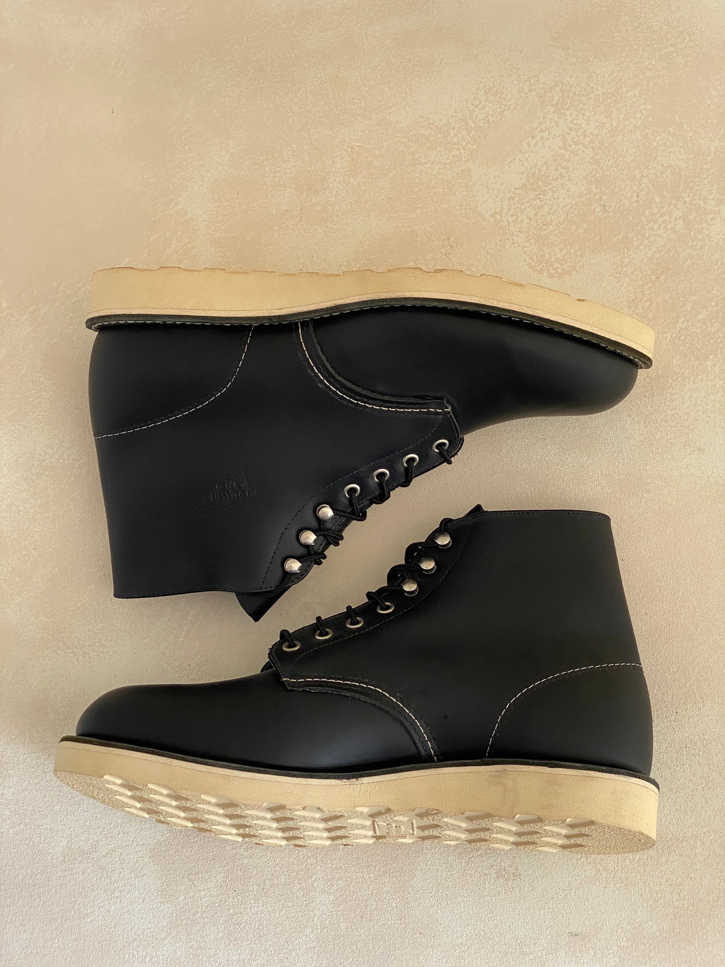 RW 8165 6-Inch Classic Round Toe Black Leather Boots, size 10E (43 Euro).