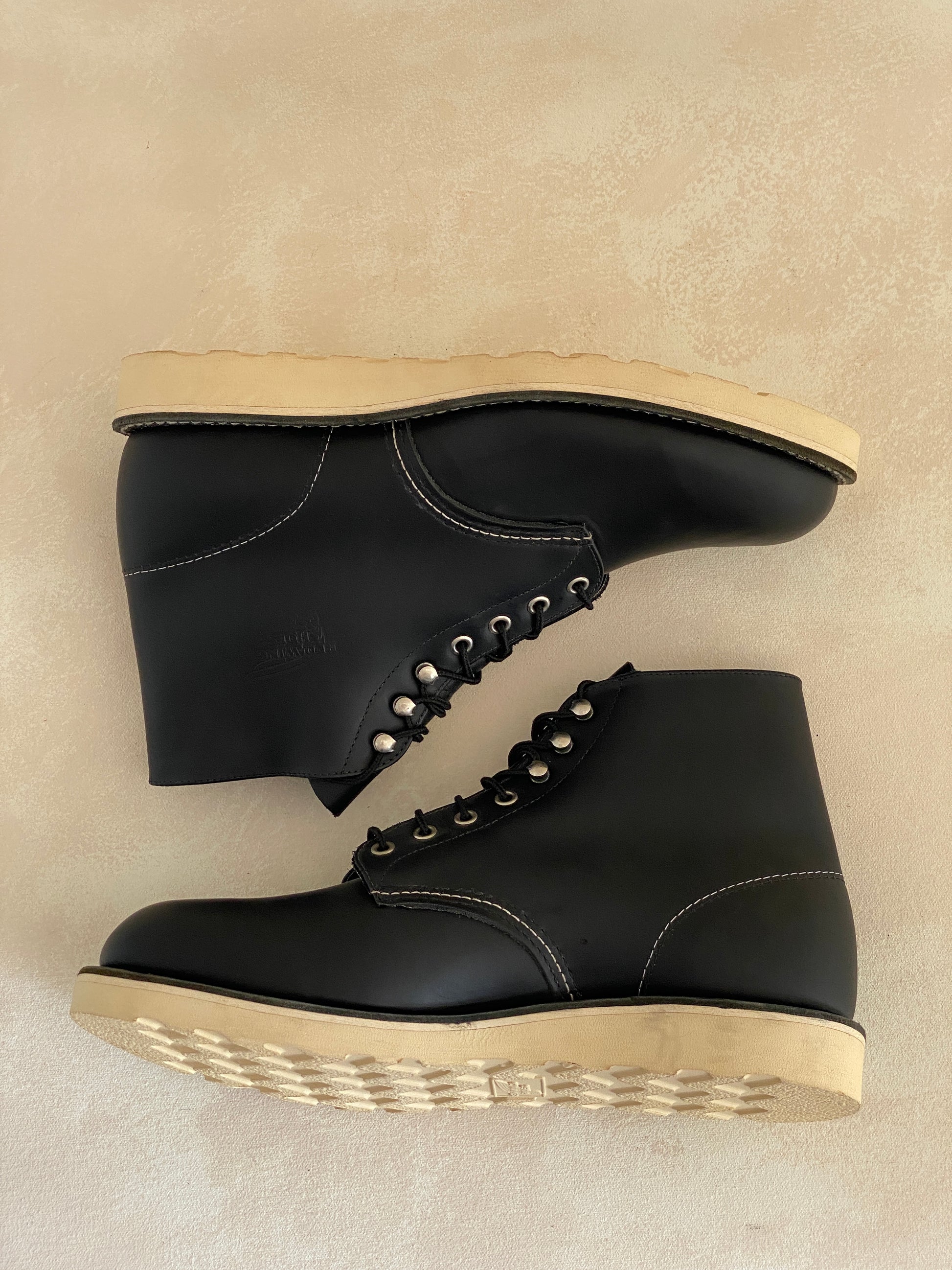 RW 8165 6-Inch Classic Round Toe Black Leather Boots, size 10E (43 Euro).