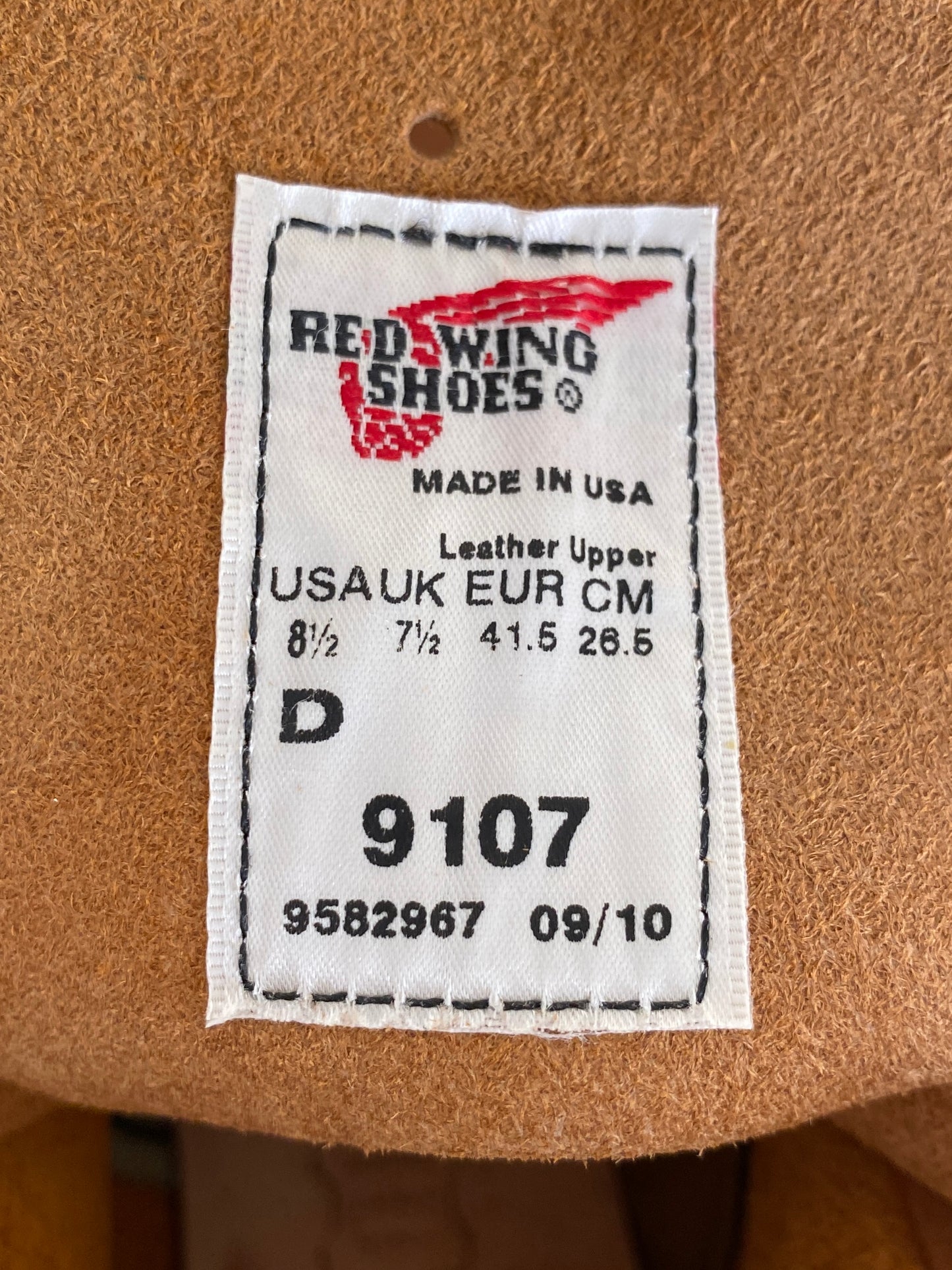 Size 8.5D / 41.5 Red Wing Heritage Classic Round Toe 9107 Boots Made in USA (Second) - USA Vintage Bcn