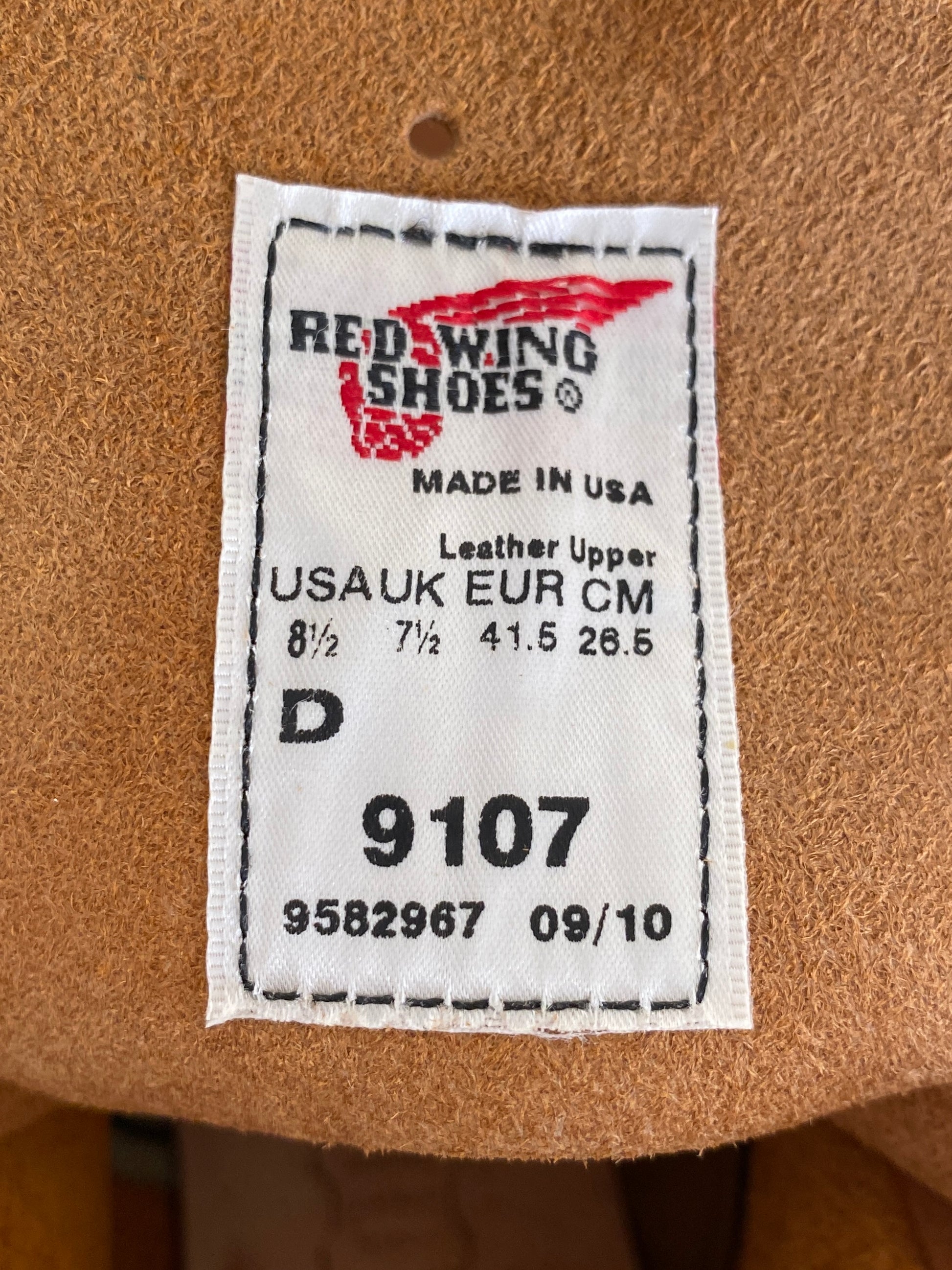 Size 8.5D / 41.5 Red Wing Heritage Classic Round Toe 9107 Boots Made in USA (Second) - USA Vintage Bcn