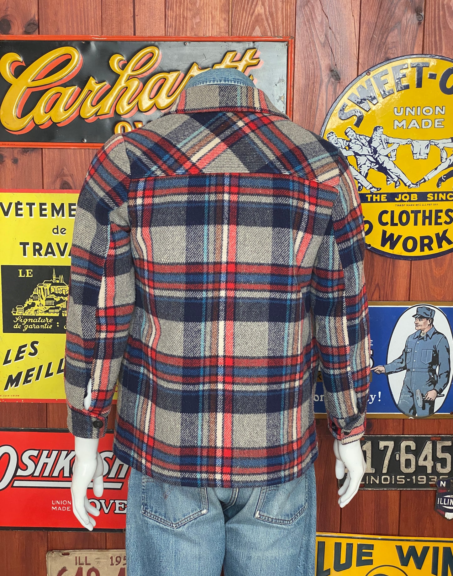 Vintage 70s plaid light coat, size 46 EU - front view. Made in Italy.