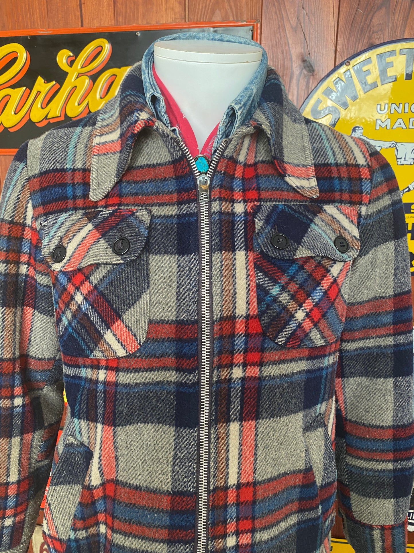 Vintage 70s plaid light coat, size 46 EU - front view. Made in Italy.