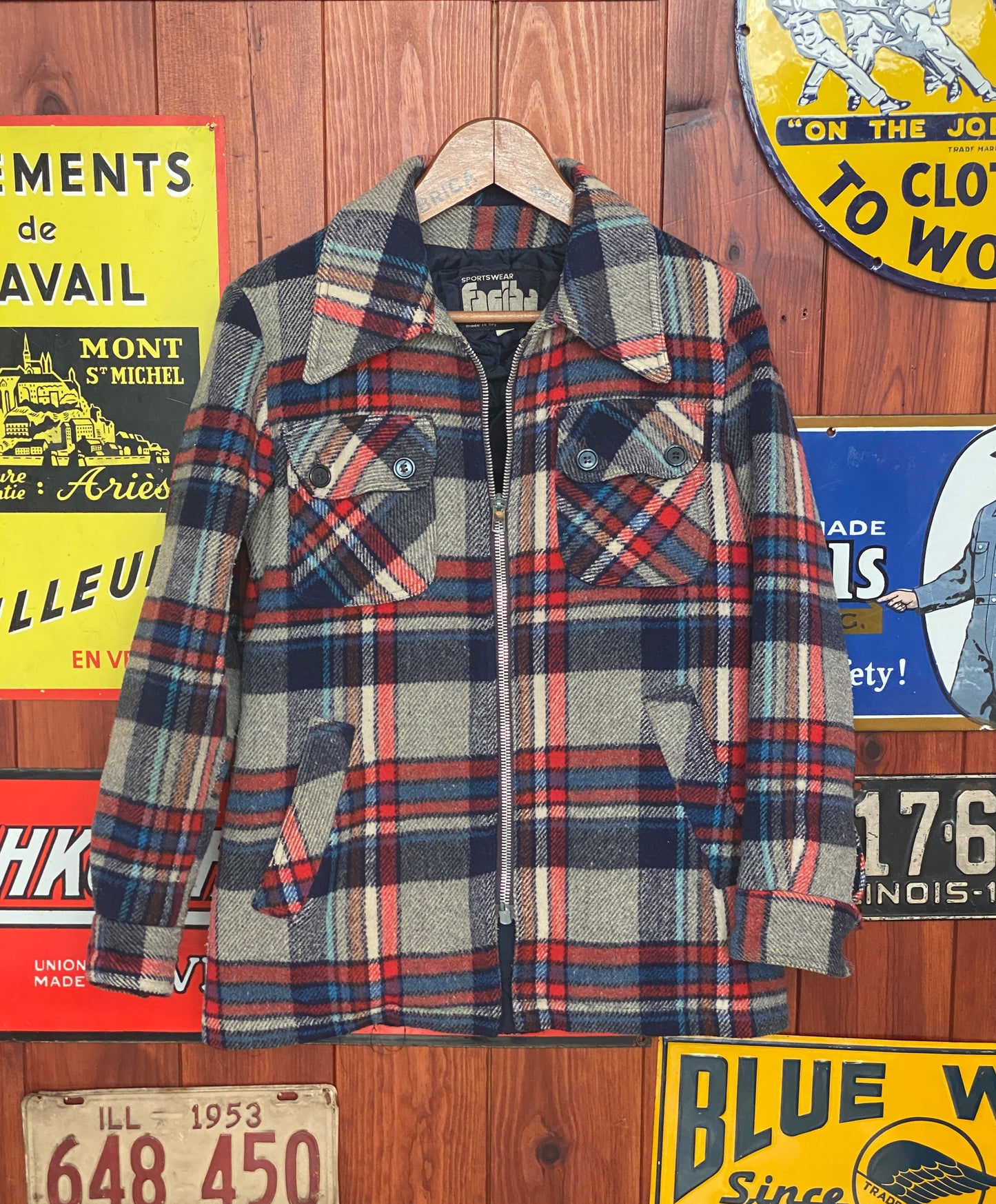 Vintage 70s plaid light coat, size 46 EU - front view. Made in Italy.