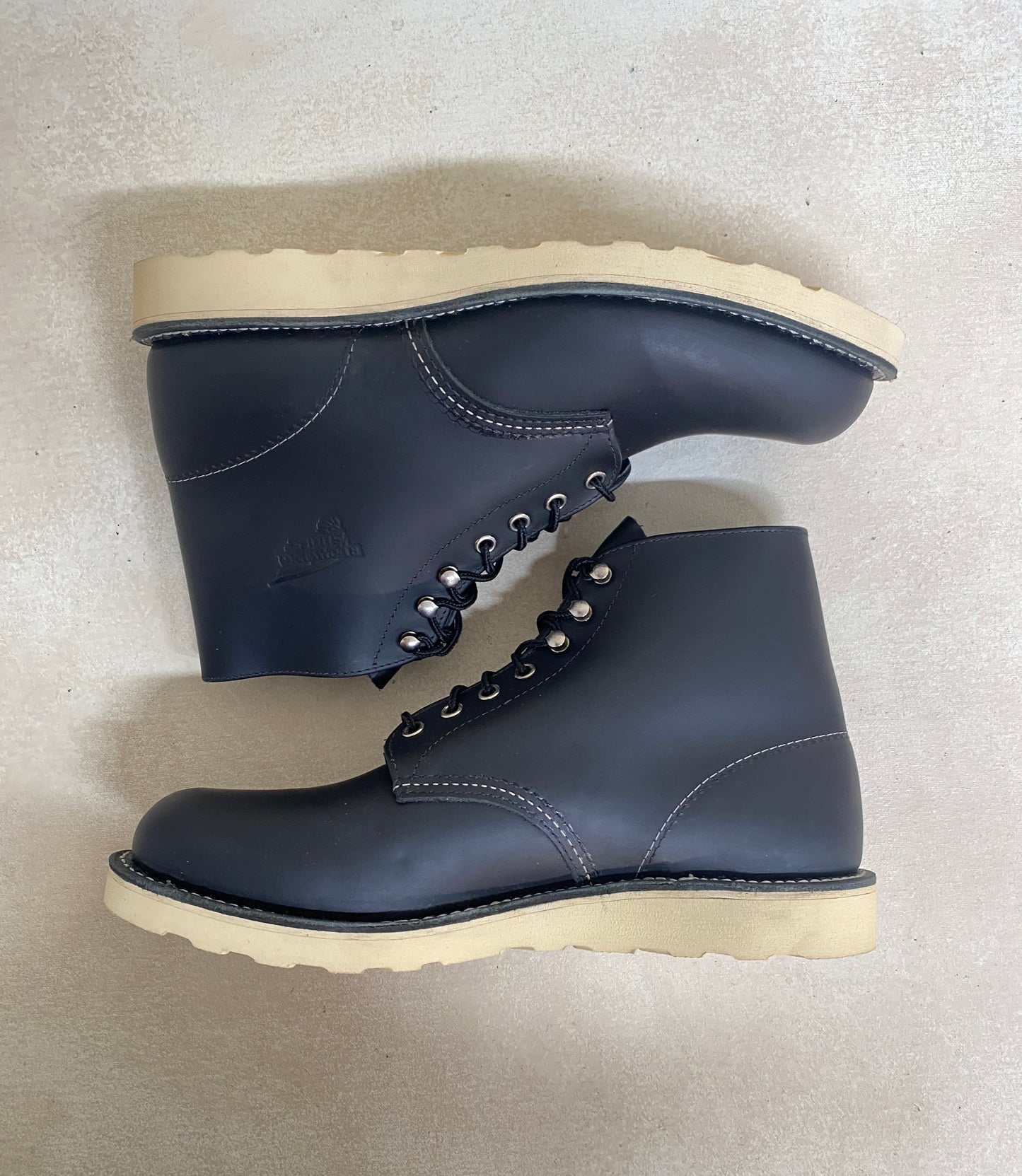 Size 10D (43 EU) RED WING 8165 Classic 6 Inch Round Toe Black Leather Boot - USA Vintage Bcn