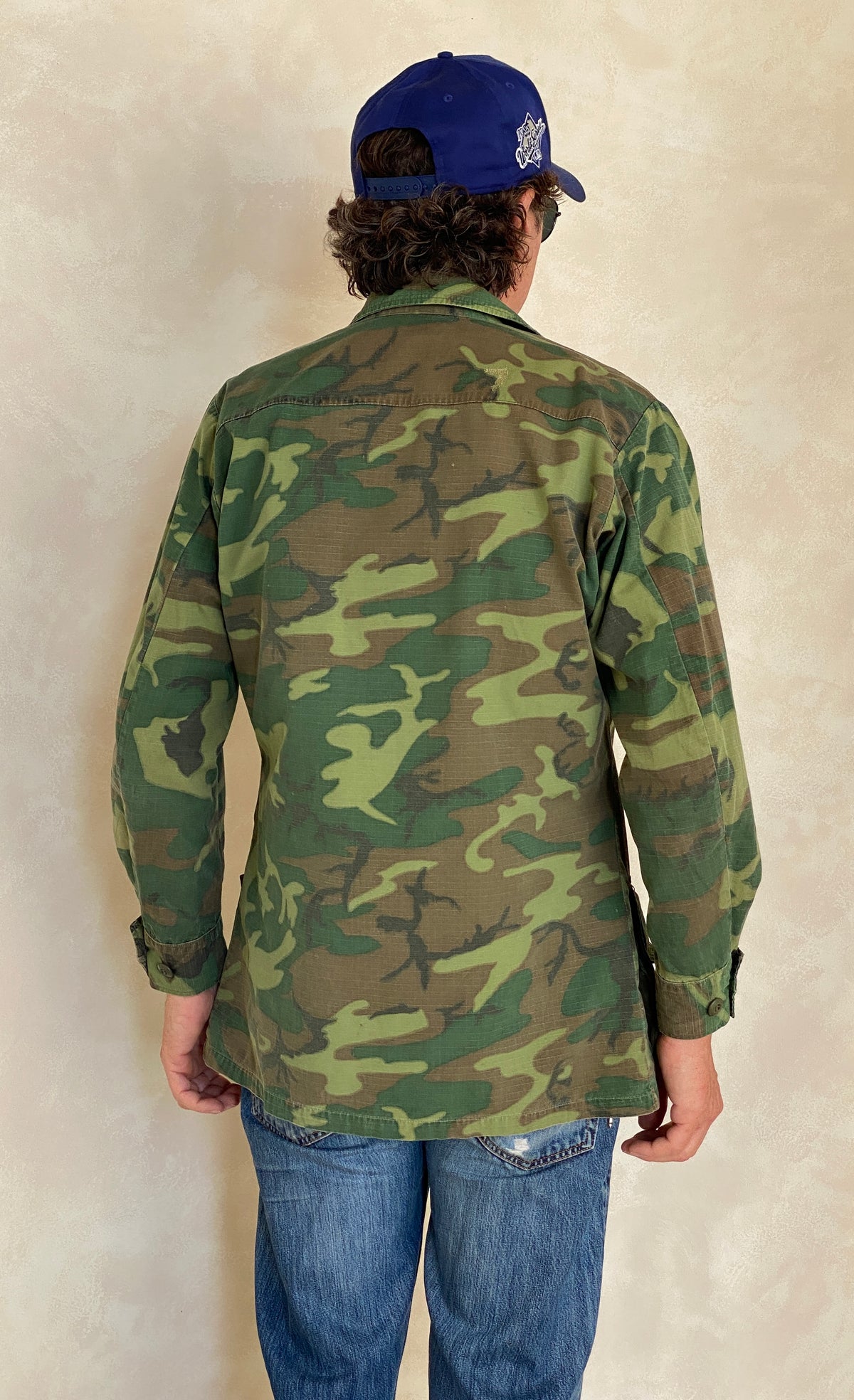 Small Reg. Authentic 1968 US Army vintage Erld camouflage Vietnam jungle jacket. Military-AJ357 Studio