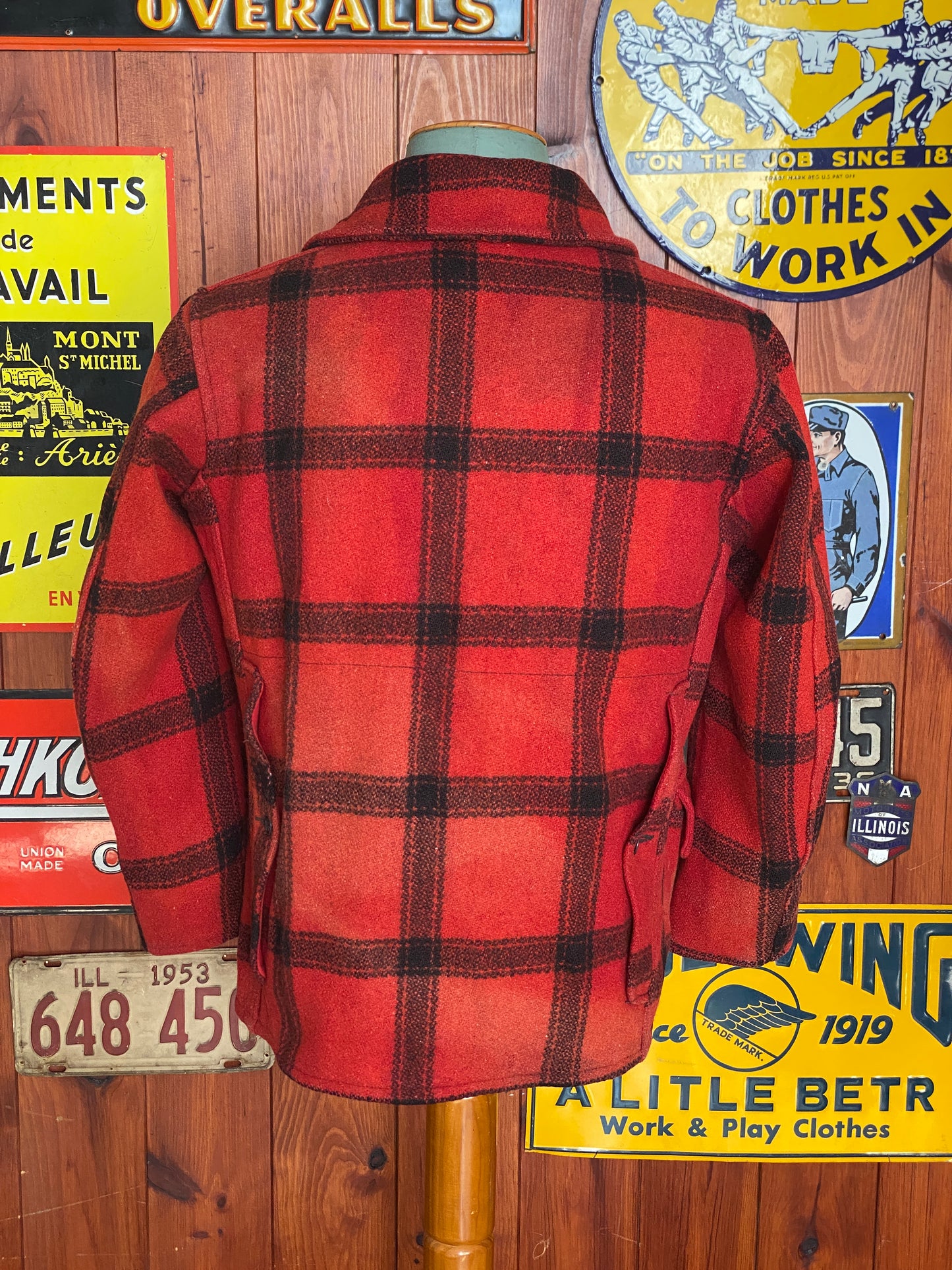Vintage 1950s plaid wool hunting jacket made in USA, size small.