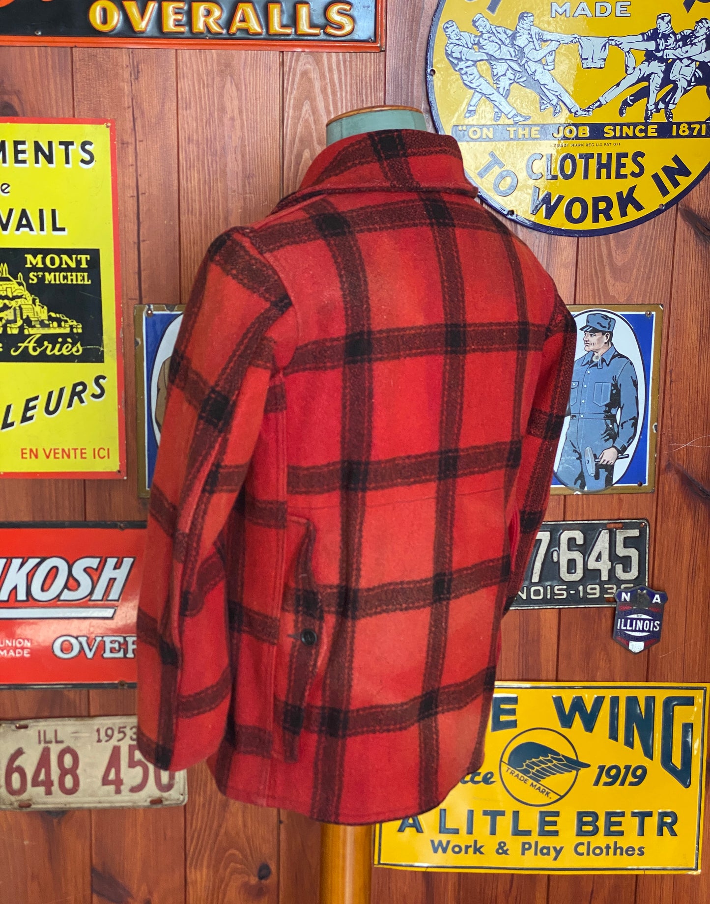 Vintage 1950s plaid wool hunting jacket made in USA, size small.