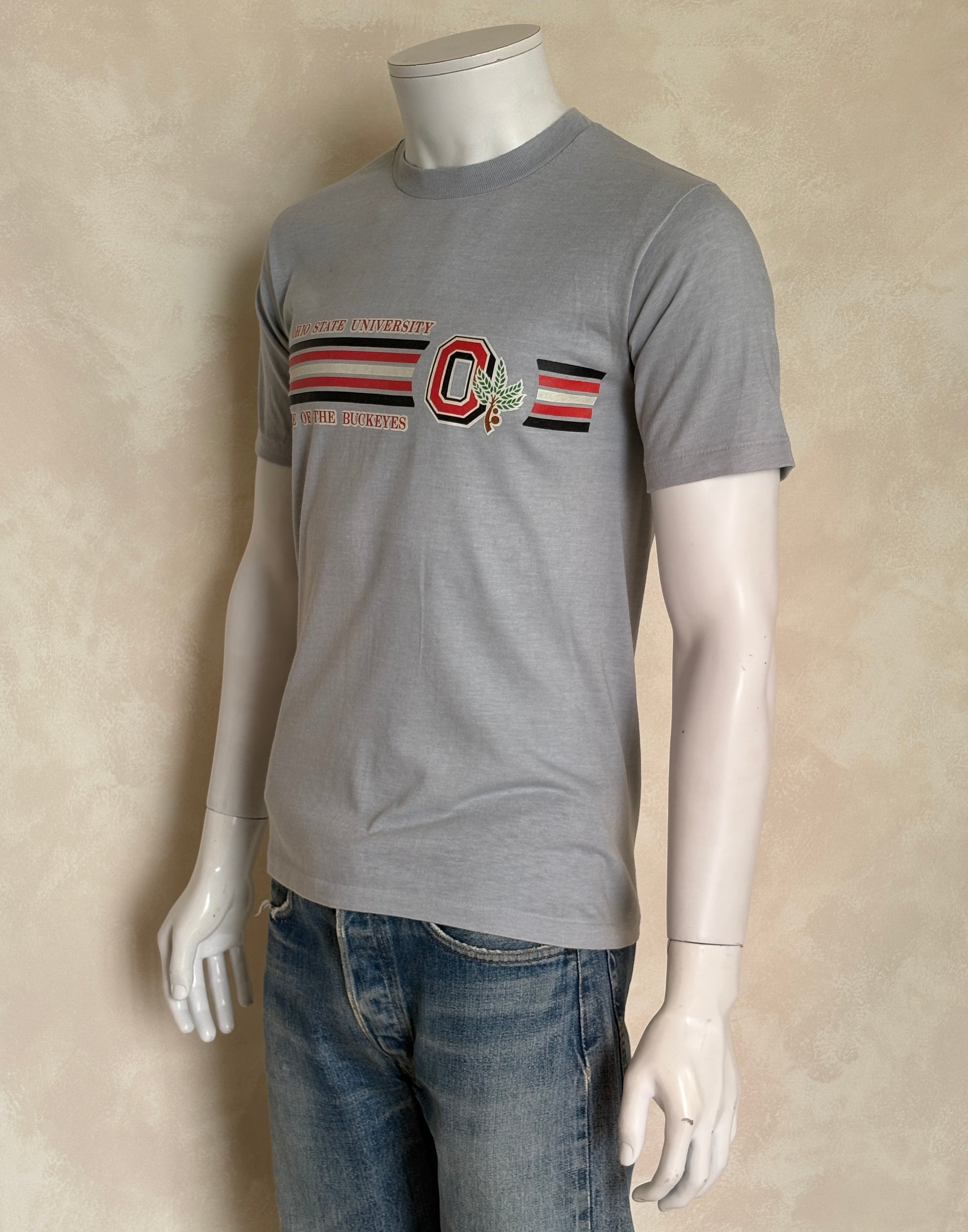 Vintage Ohio State University t-shirt with Buckeyes logo and athletic stripes, size medium