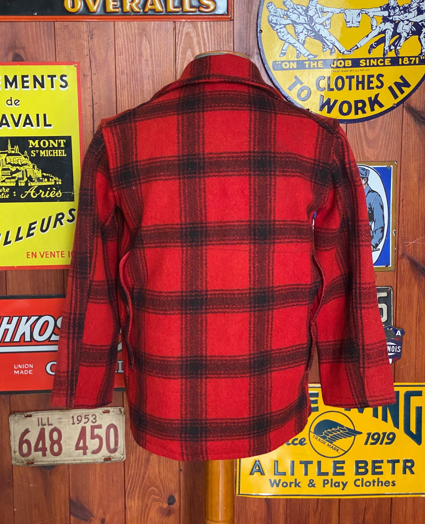 Size Small. Vintage 1940s Sears Roebuck plaid wool hunting jacket