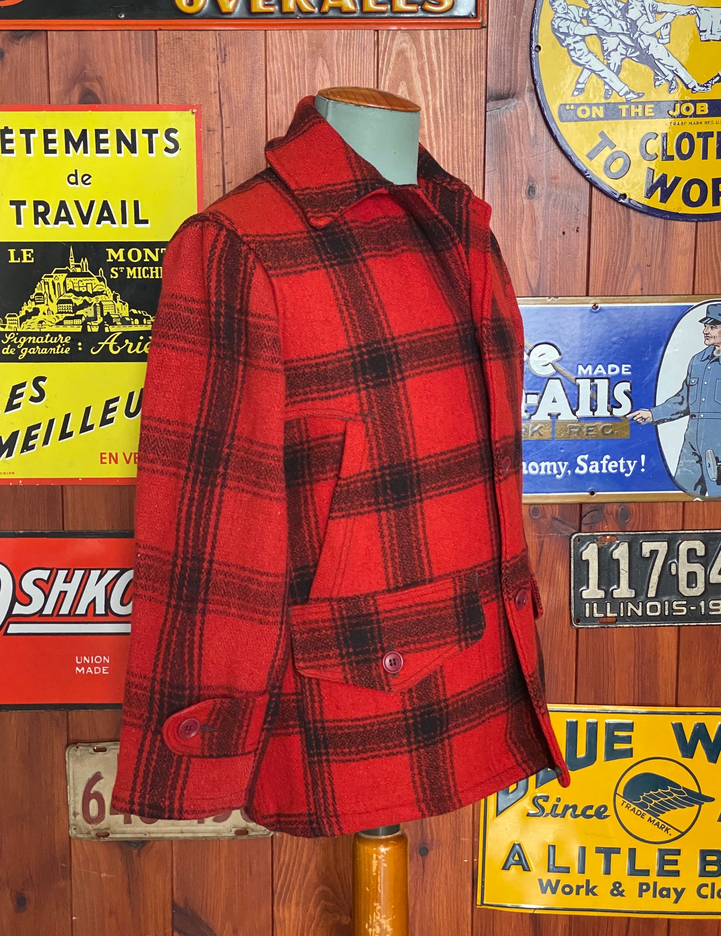 Size Small. Vintage 1940s Sears Roebuck plaid wool hunting jacket