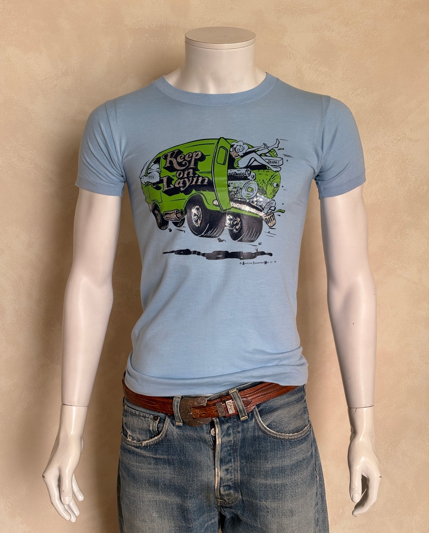 Vintage 1978 “Keep on Layin” t-shirt with 70s van graphic and funny carpet installer theme, size small