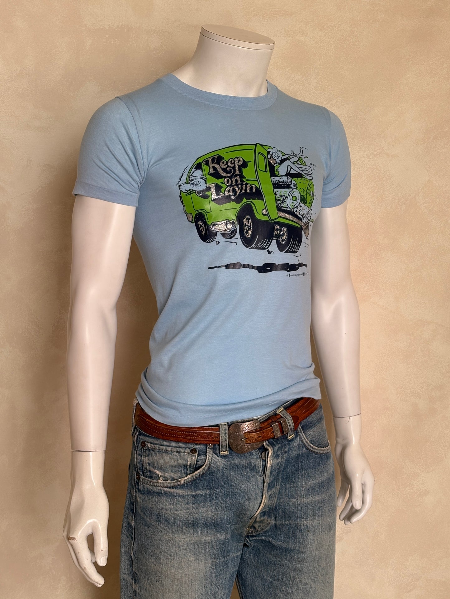 Vintage 1978 “Keep on Layin” t-shirt with 70s van graphic and funny carpet installer theme, size small