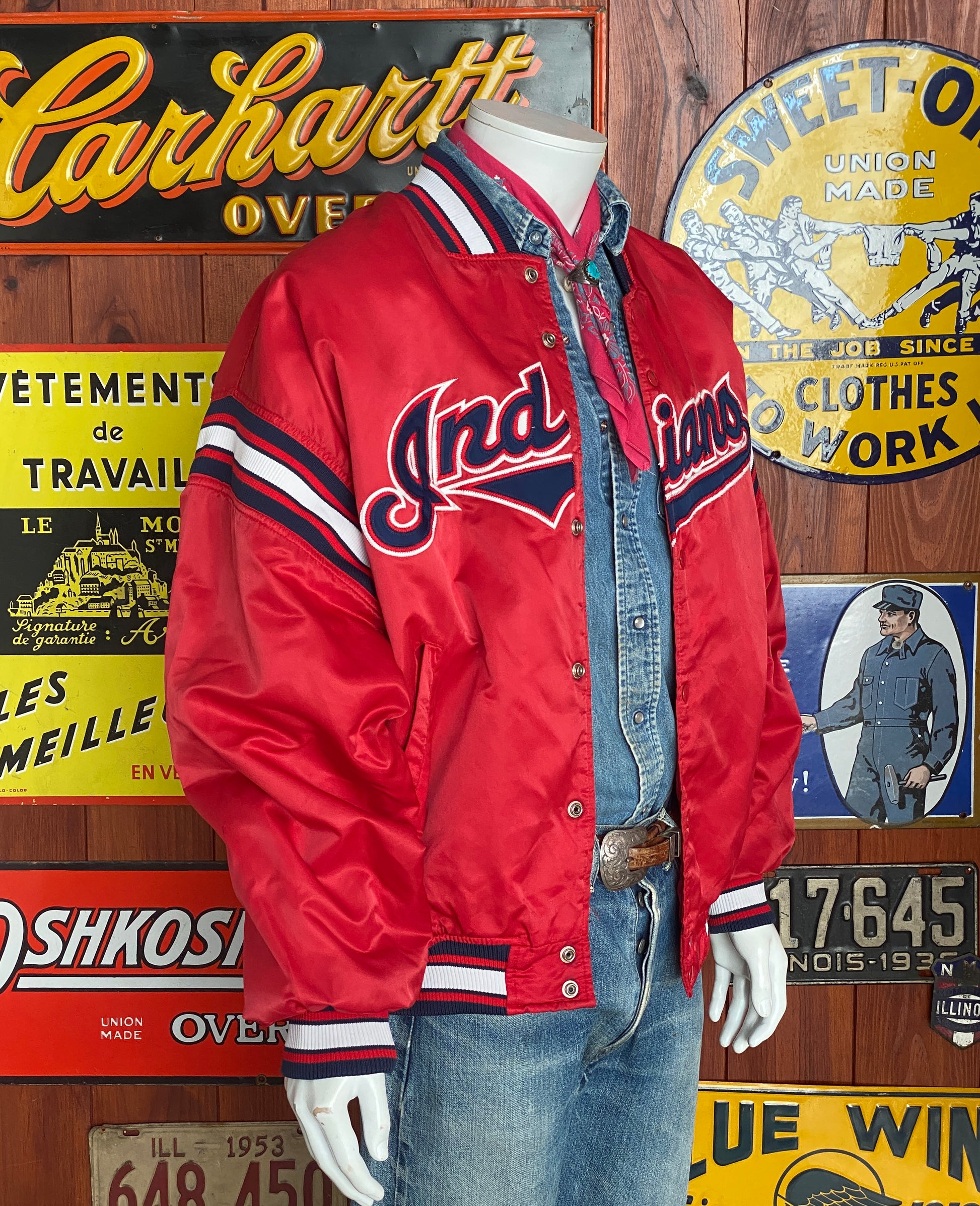 Vintage 1990s Cleveland Indians Starter satin jacket, size XL.