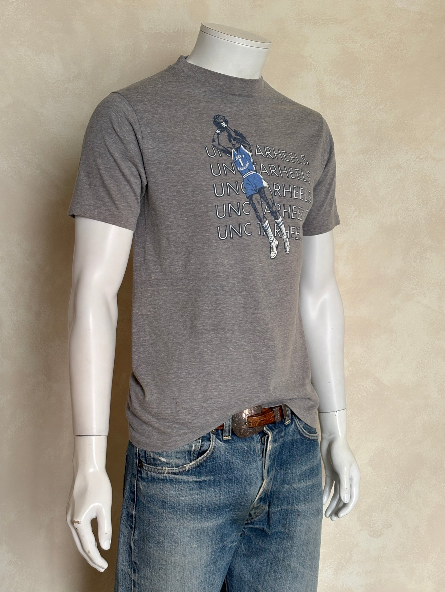 Vintage 1980s UNC Tar Heels basketball t-shirt with retro graphic print, made in USA, size large