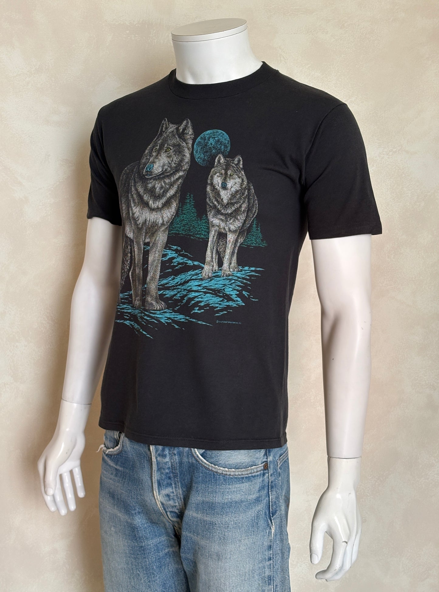 Vintage 1990s wolf t-shirt featuring full moon and forest nature scene, size small