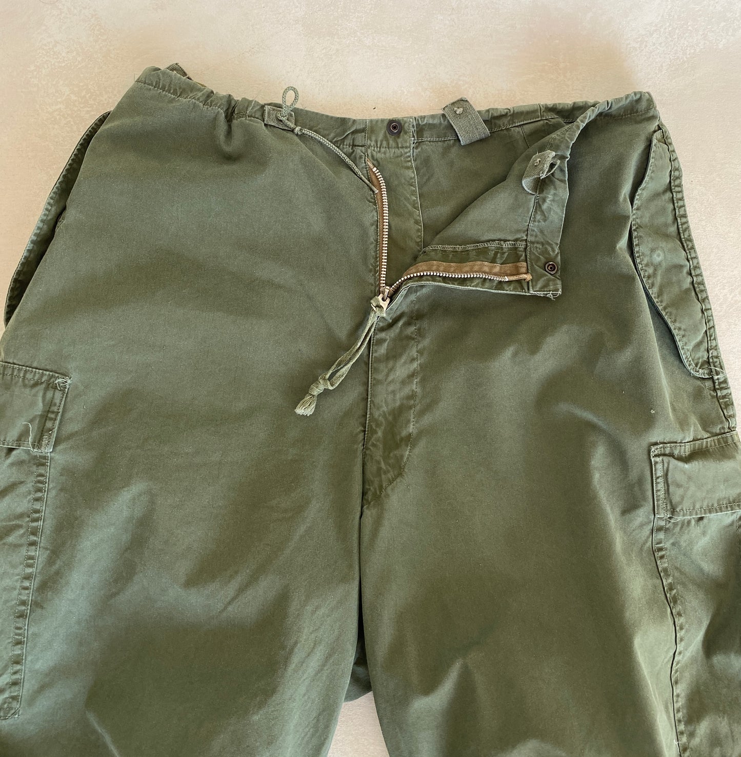 Med short. Authentic Model 1951 US military arctic shell pants - USA Vintage Bcn