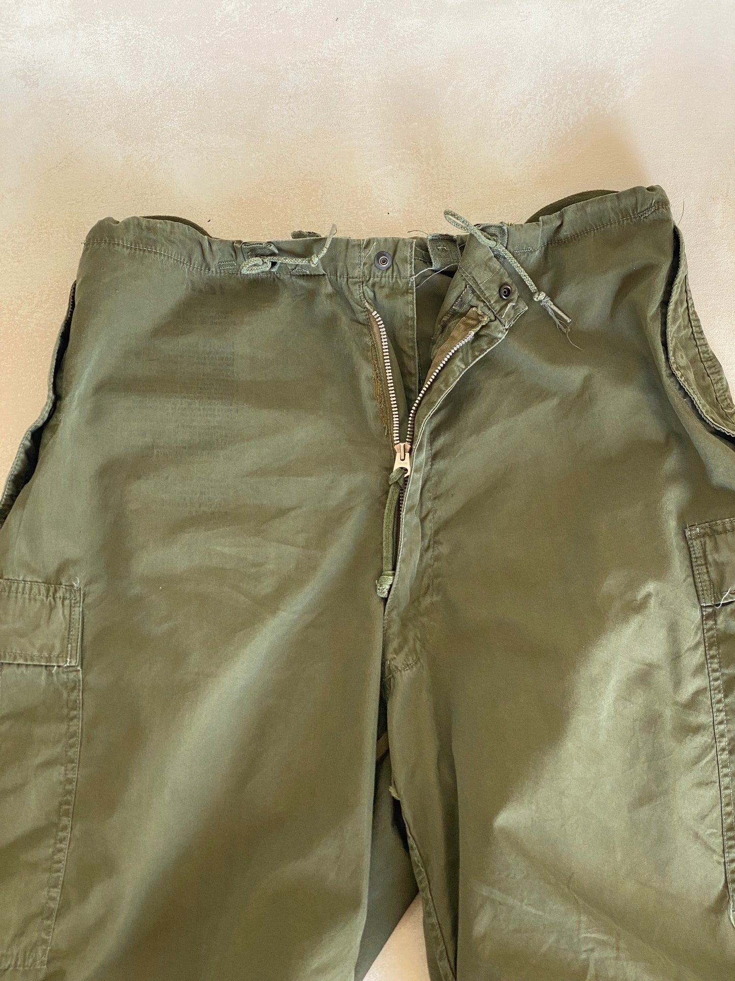 Med Short. Authentic Model 1951 authentic US military arctic shell pants - USA Vintage Bcn