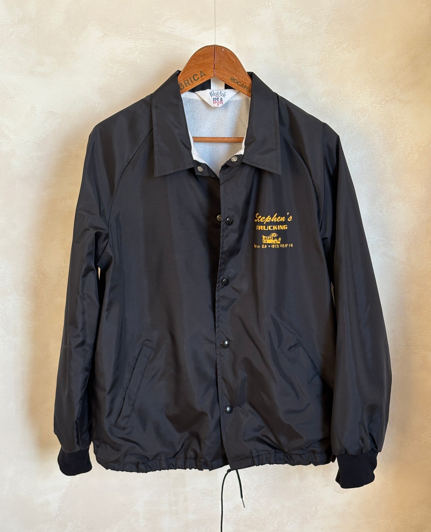 Size Med. Vintage 80s windbreaker made in USA - USA Vintage Bcn