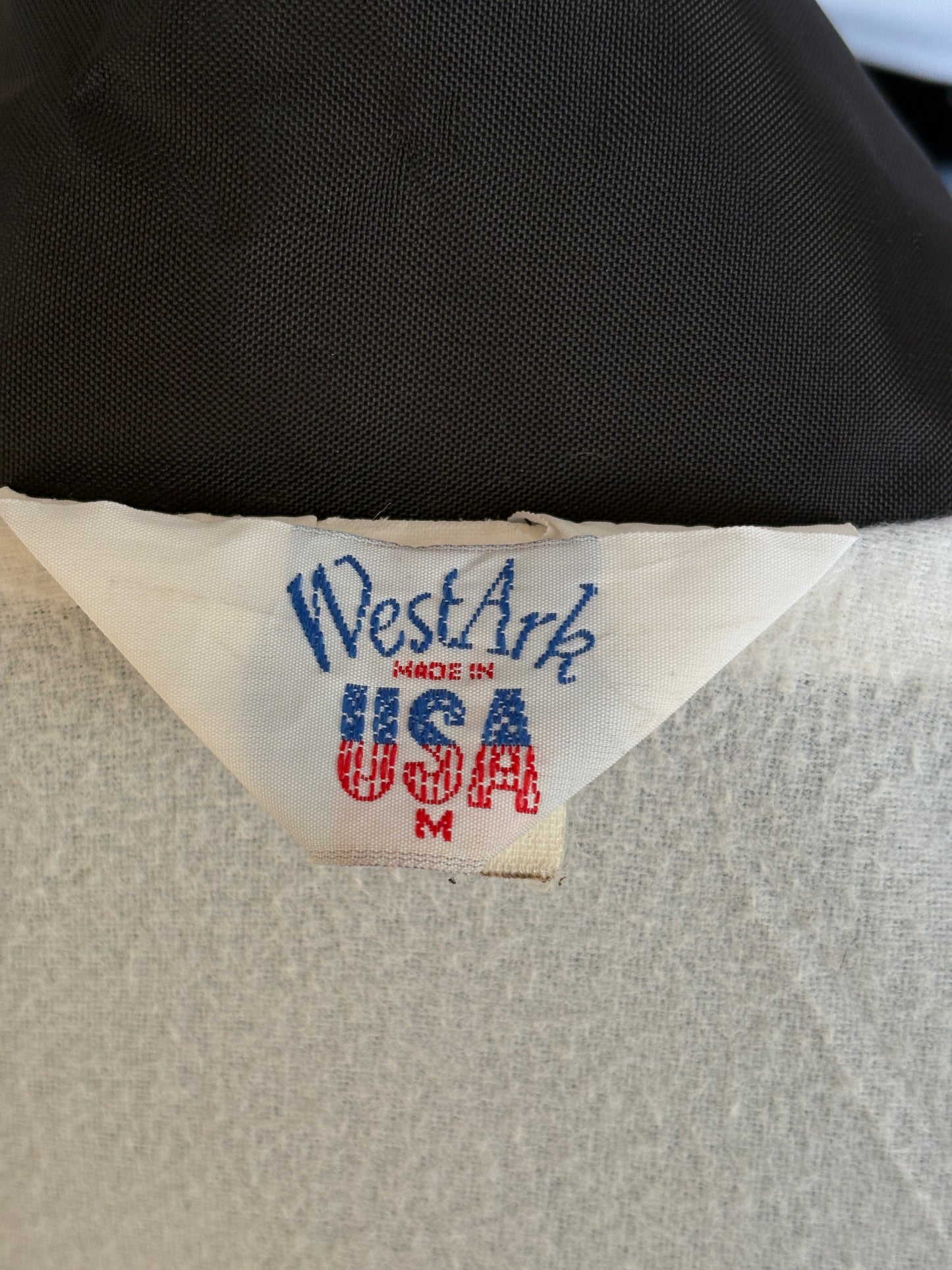Size Med. Vintage 80s windbreaker made in USA-AJ357 Studio