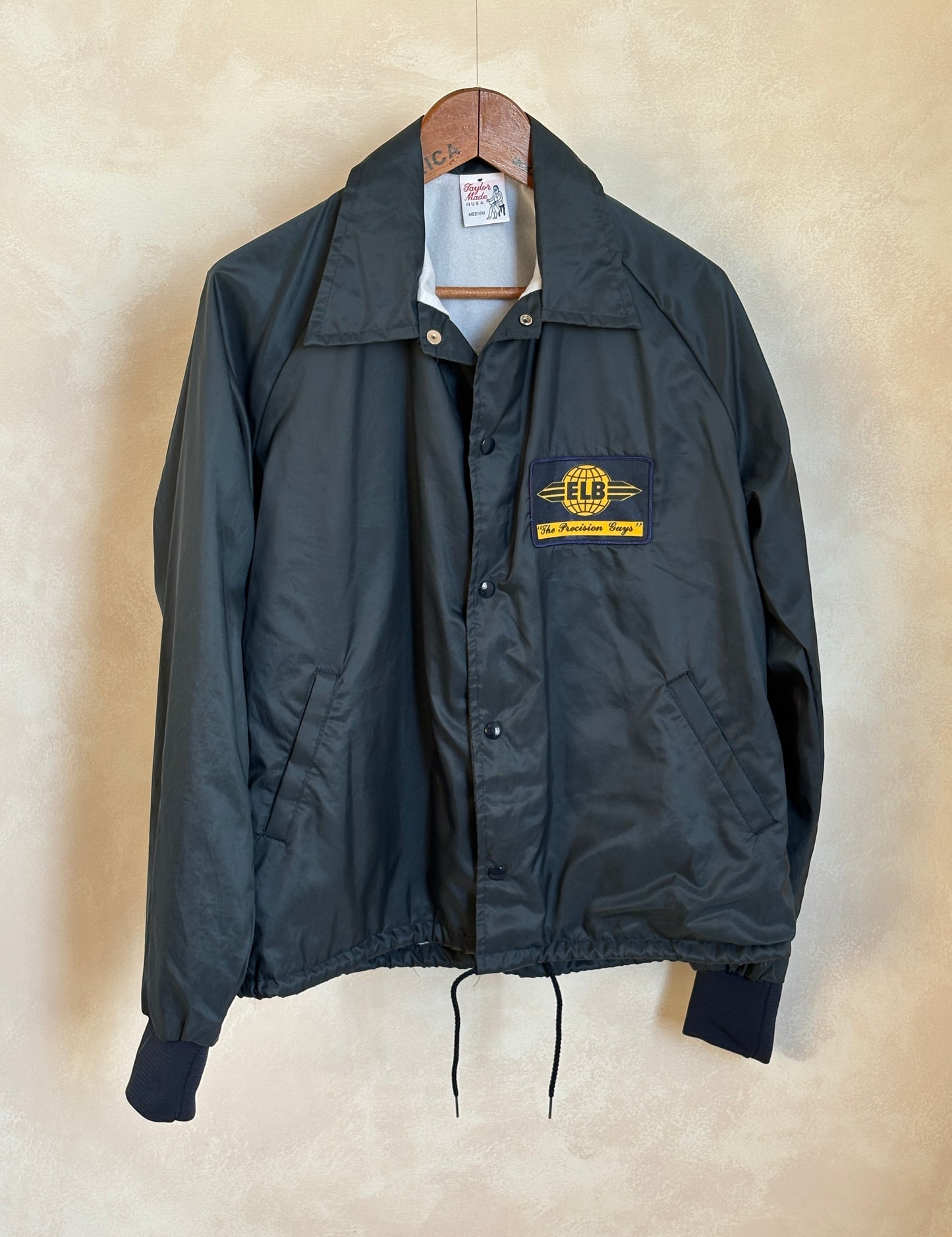 Size Med. Vintage 80s windbreaker. Made in USA - USA Vintage Bcn
