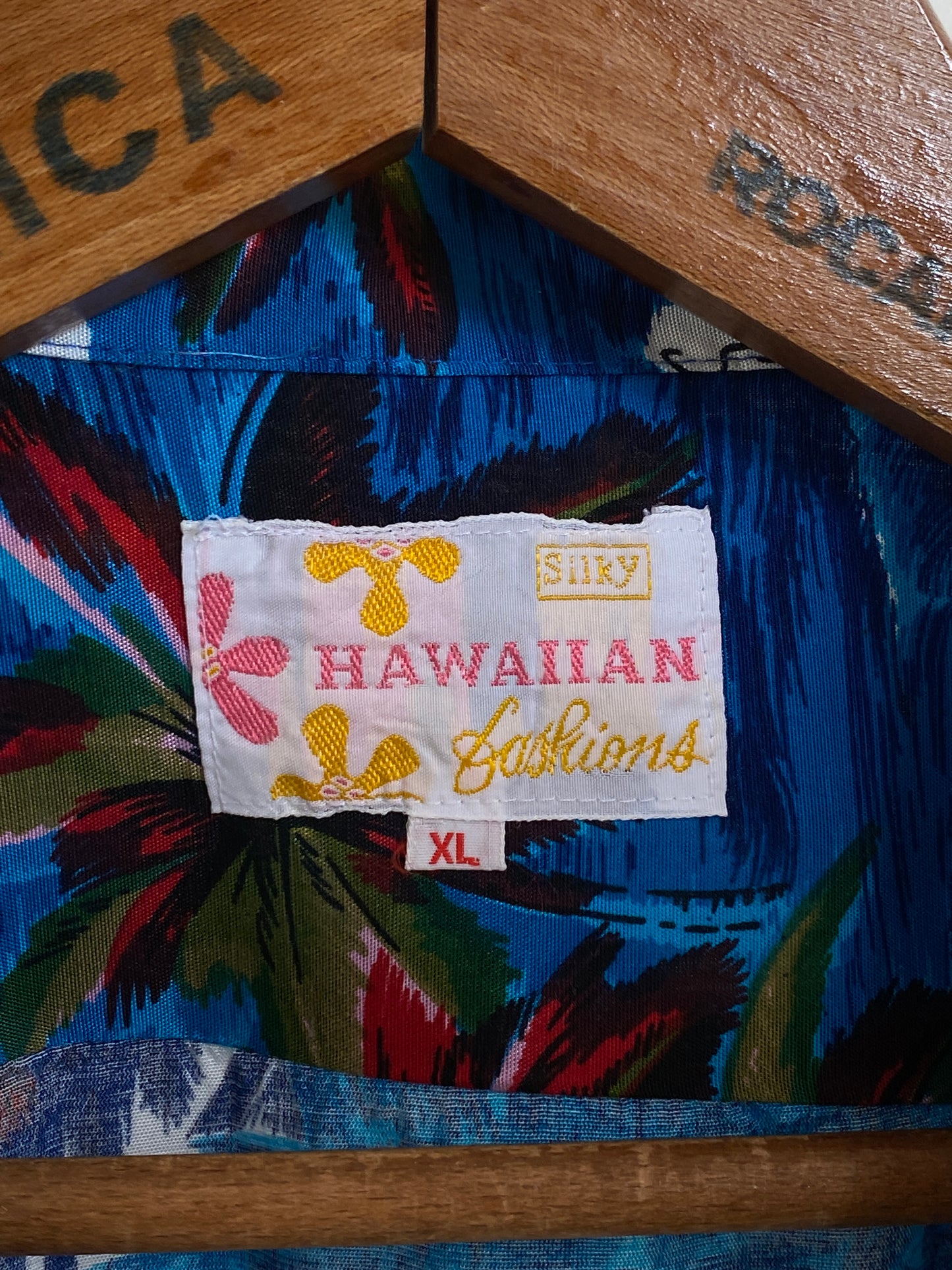 Size XL. Vintage 80s Hawaiian shirt-AJ357 Studio