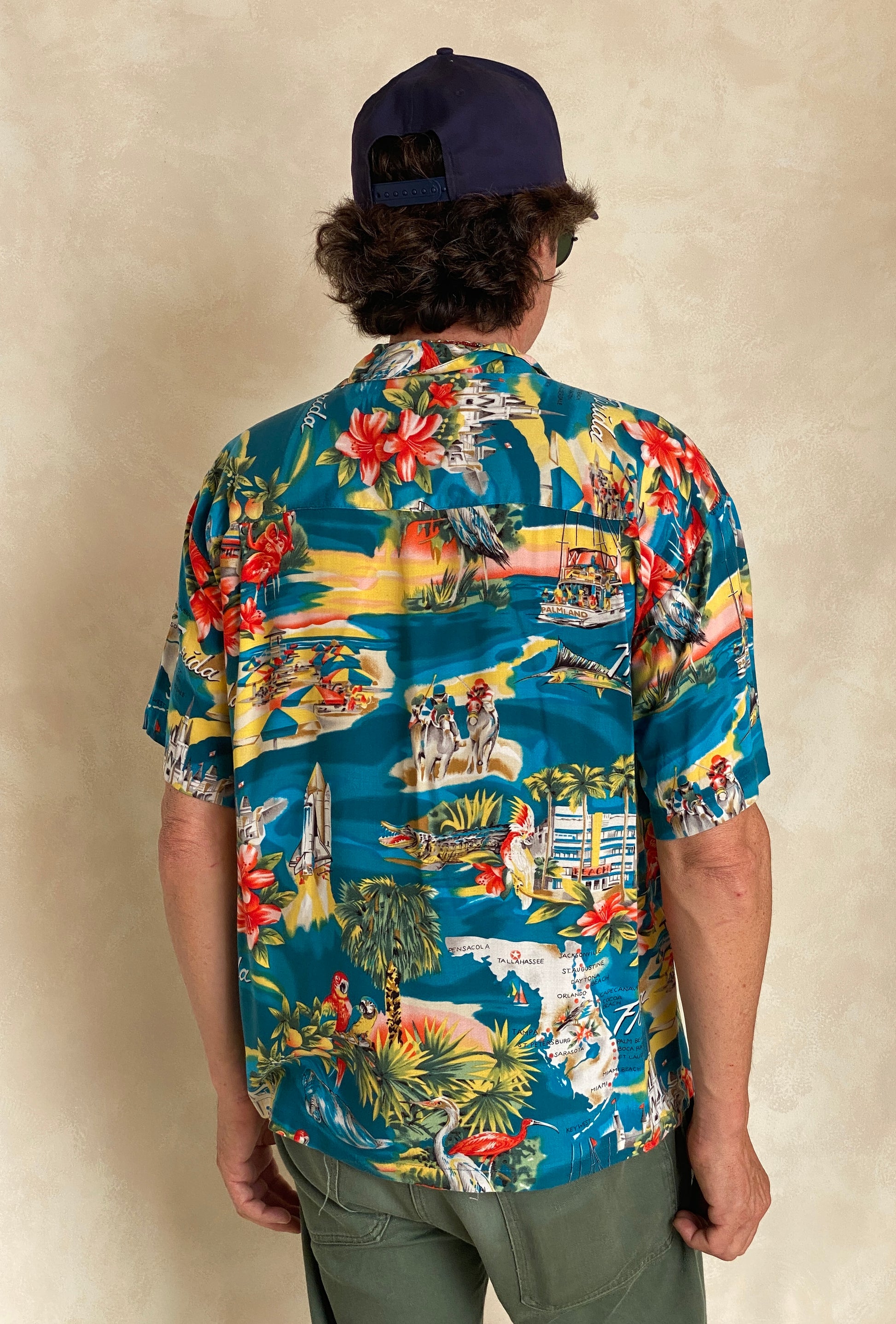 Size Medium. Vintage 90s Hawaiian shirt - USA Vintage Bcn