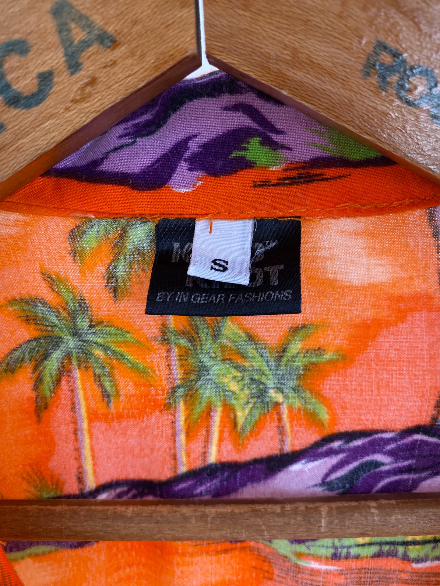 Size Small. Vintage 90s Hawaiian shirt-AJ357 Studio