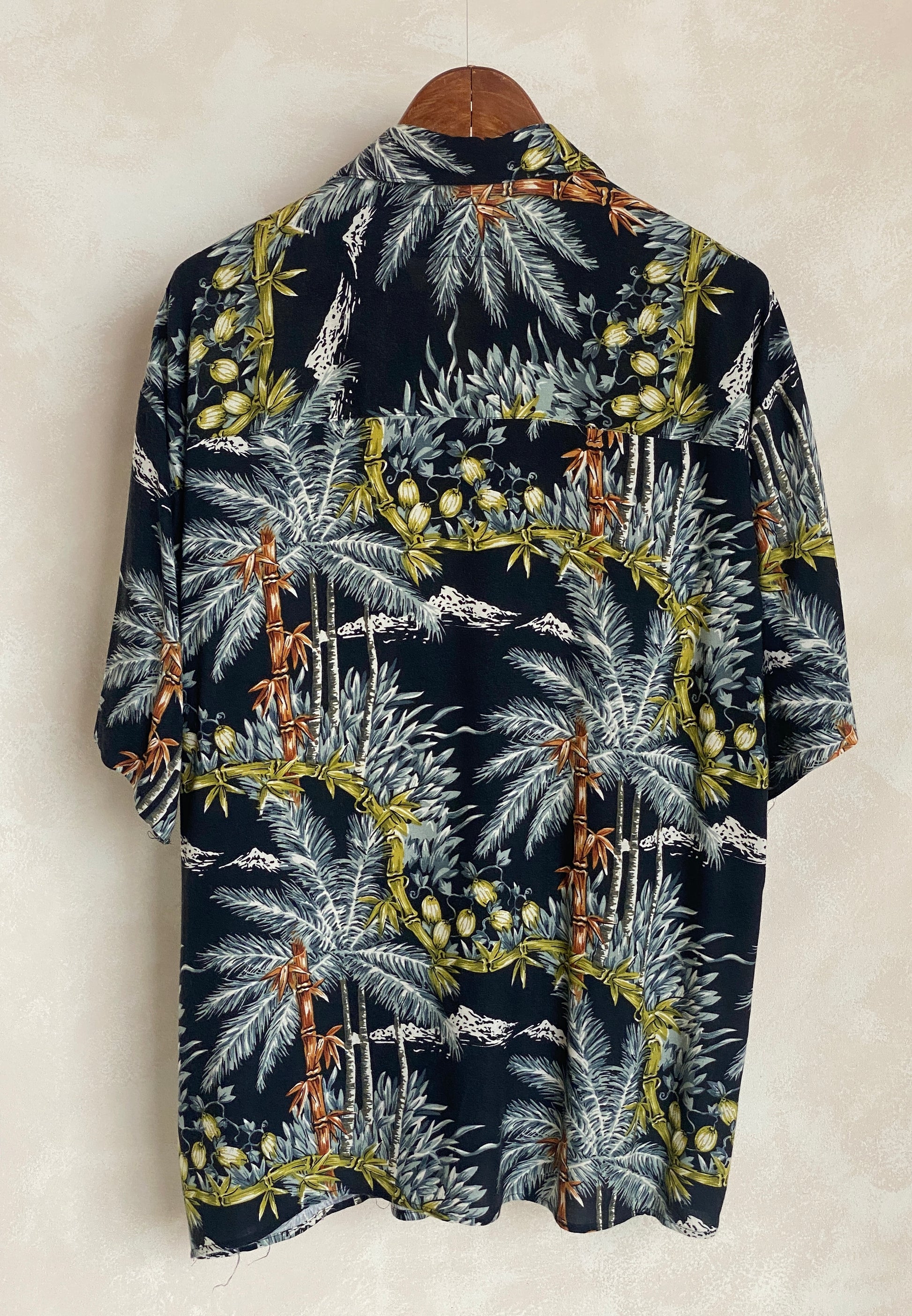 Size Small. Vintage 90s Hawaiian shirt - USA Vintage Bcn