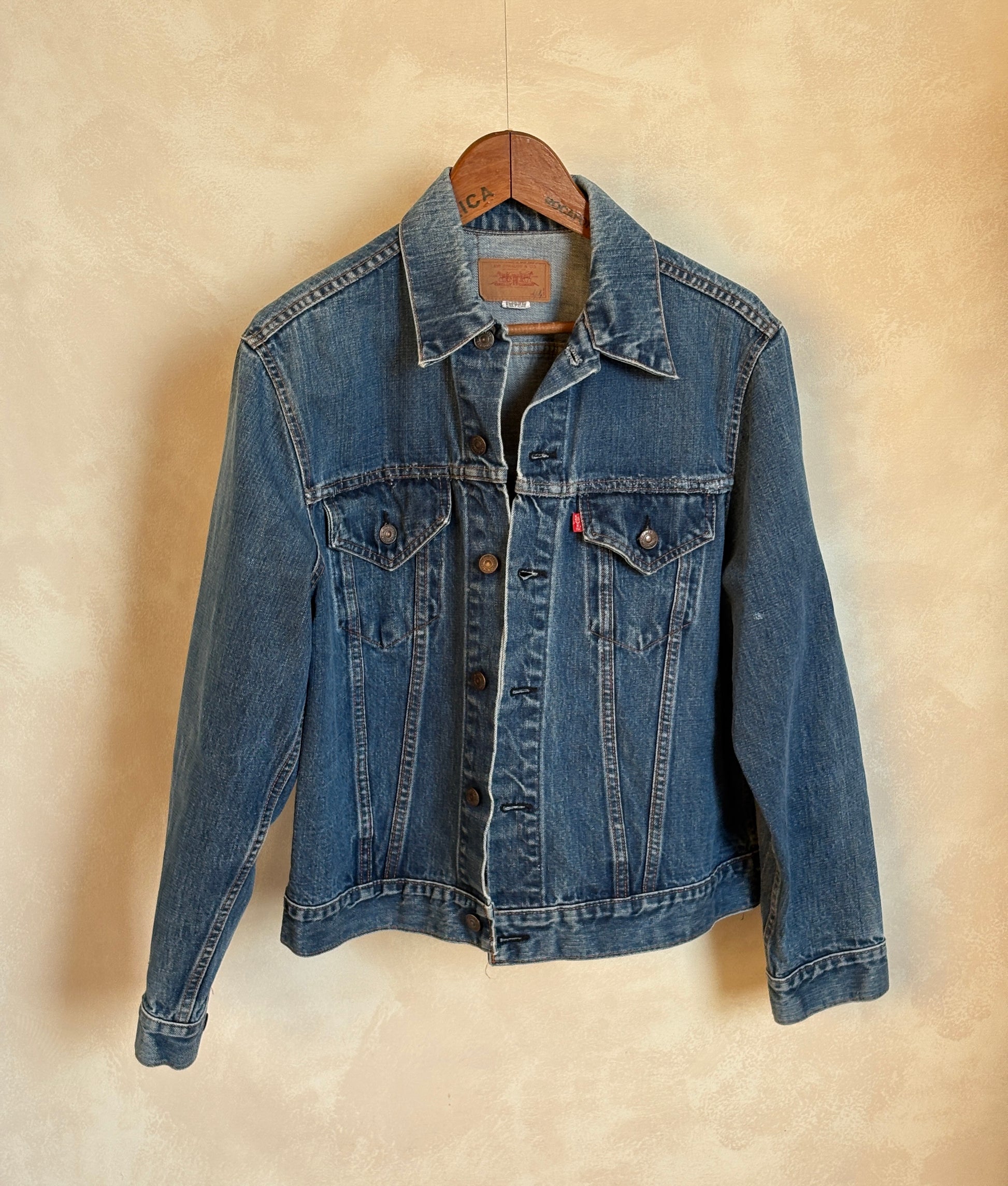 Size 42-44US / 52-54EU . Vintage 70s Levi’s Denim Jacket – 2 Pockets – Made in USA - USA Vintage Bcn