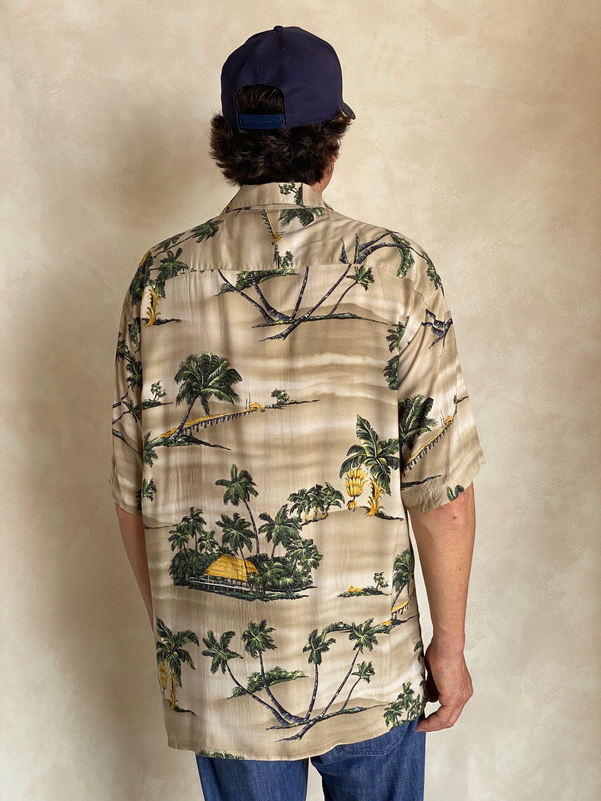 Size Large. Vintage 90s Rayon Hawaiian shirt - USA Vintage Bcn