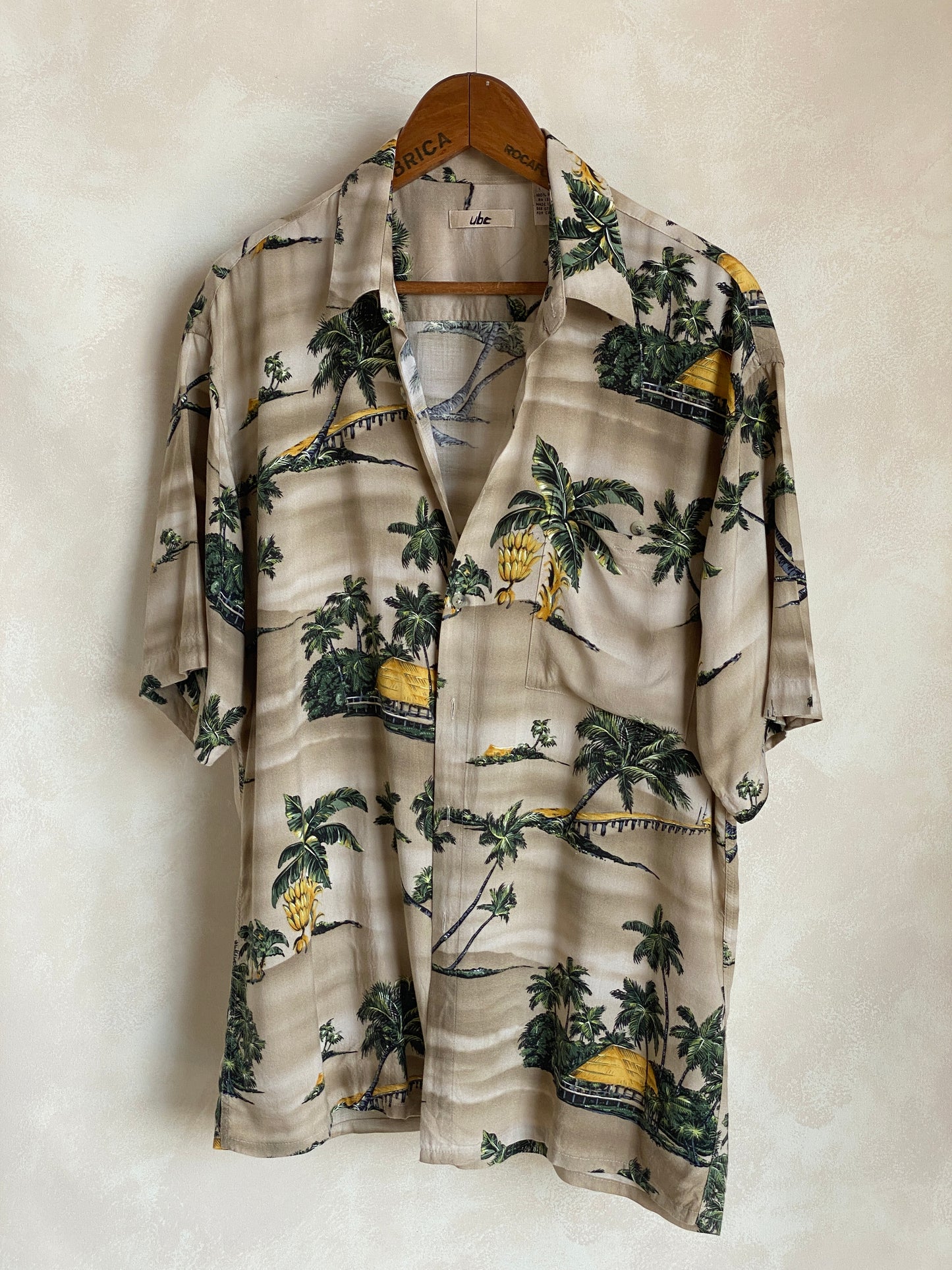 Size Large. Vintage 90s Rayon Hawaiian shirt - USA Vintage Bcn