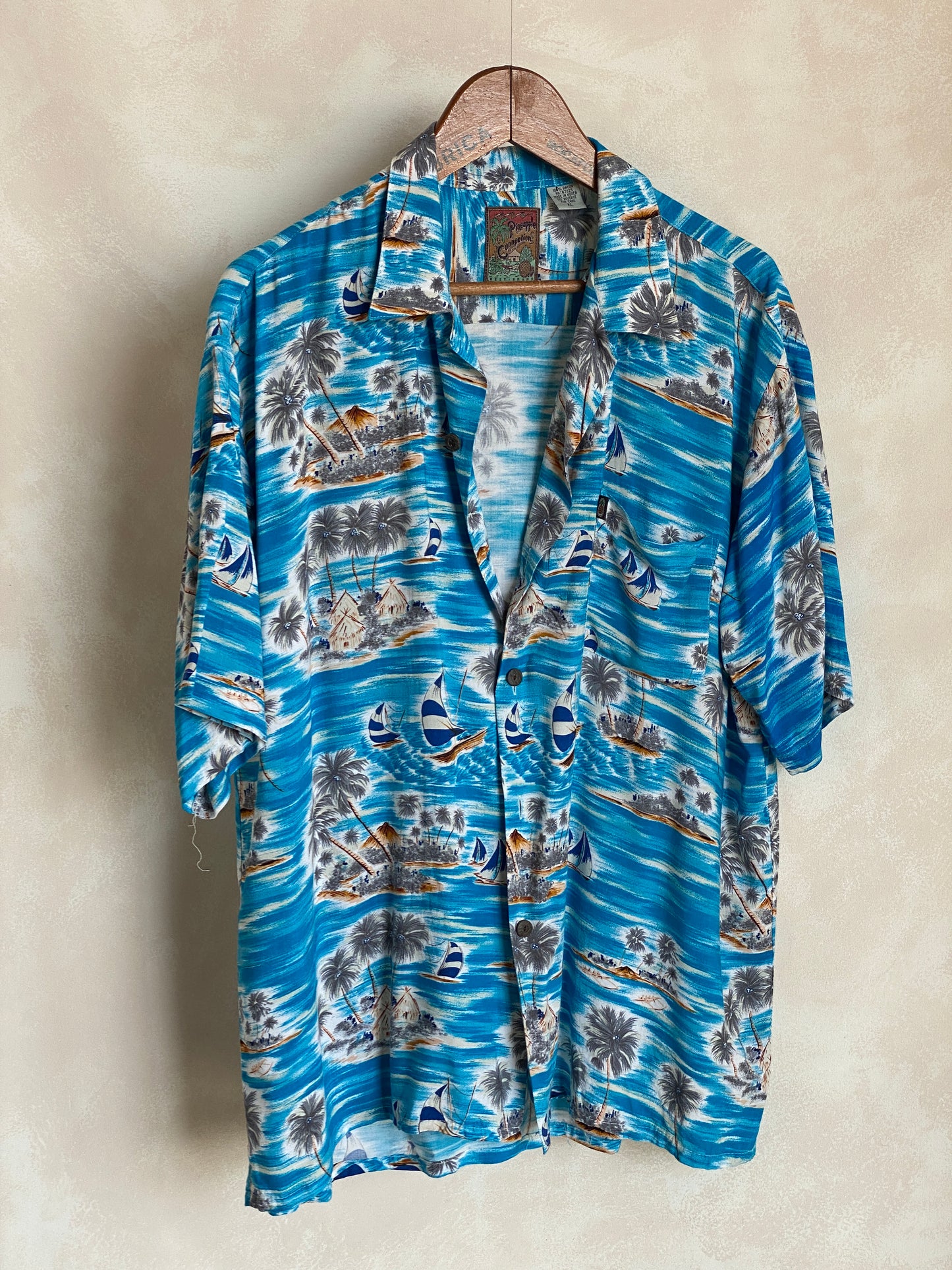 Size XL. Vintage 90s Rayon Hawaiian shirt by Pineapple Connection - USA Vintage Bcn