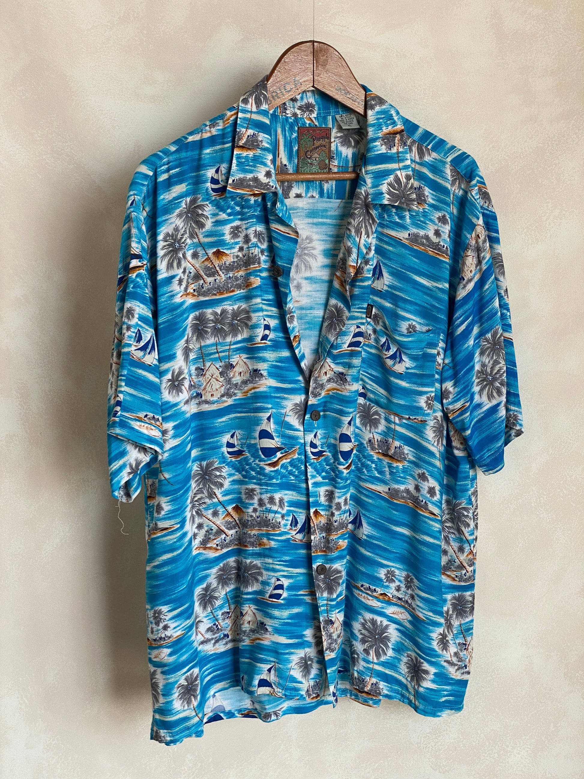 Size XL. Vintage 90s Rayon Hawaiian shirt by Pineapple Connection - USA Vintage Bcn