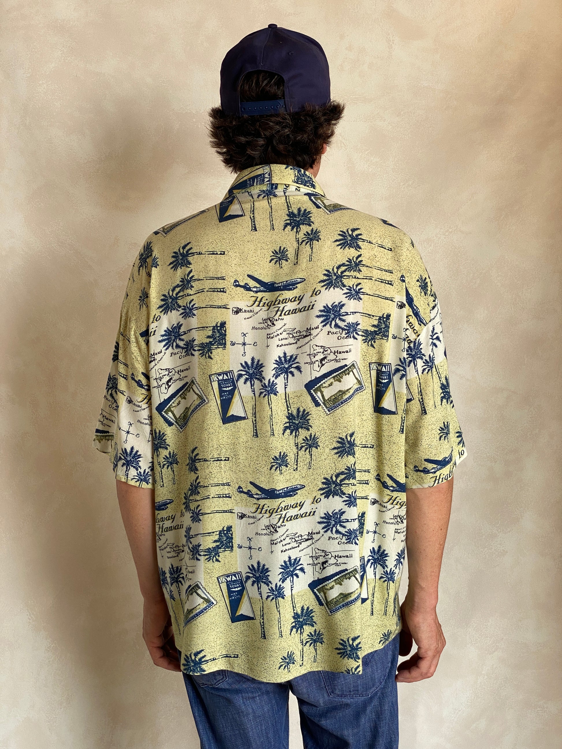 Size Large. Vintage 90s Rayon Hawaiian shirt - USA Vintage Bcn