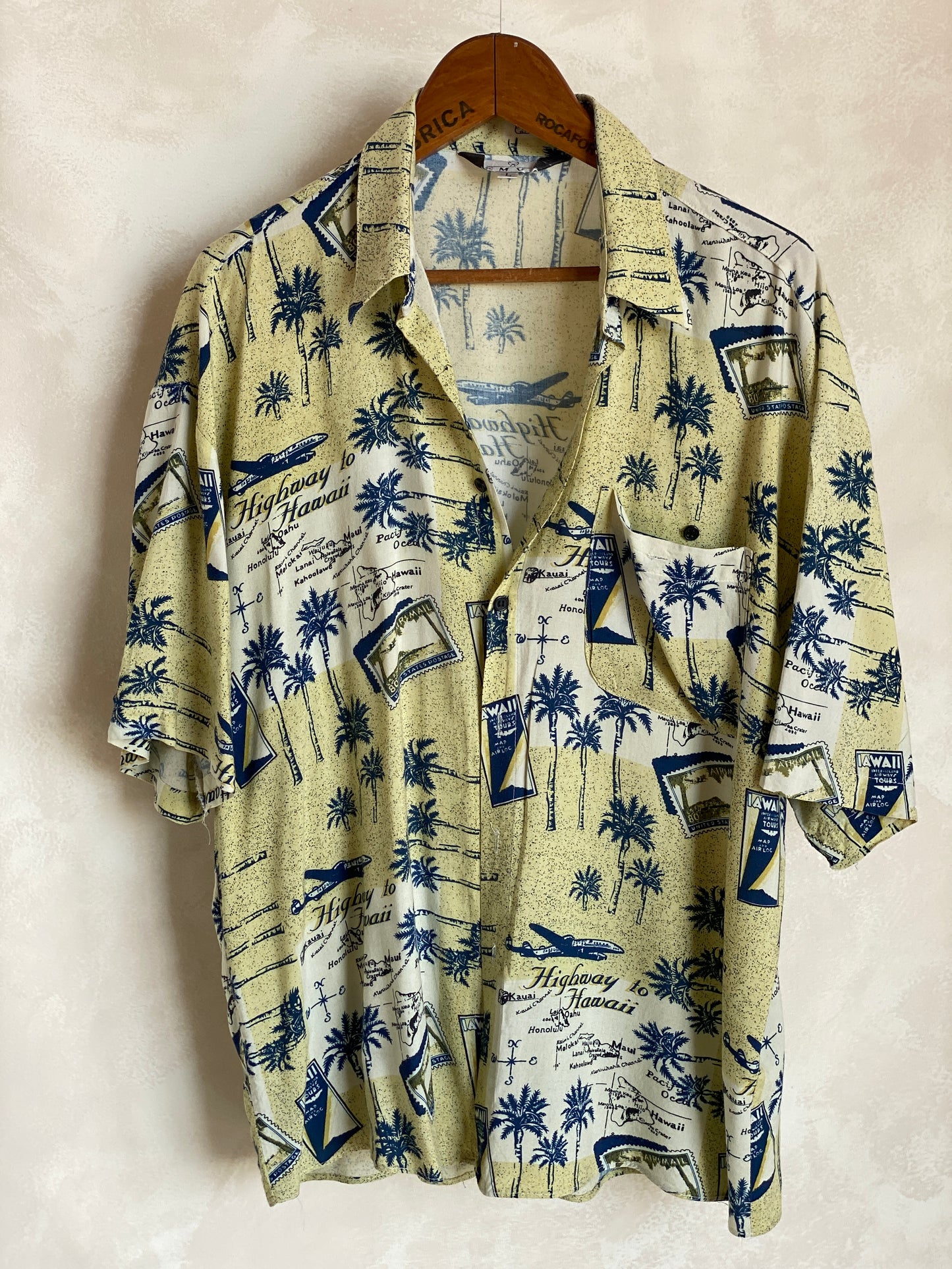 Size Large. Vintage 90s Rayon Hawaiian shirt - USA Vintage Bcn