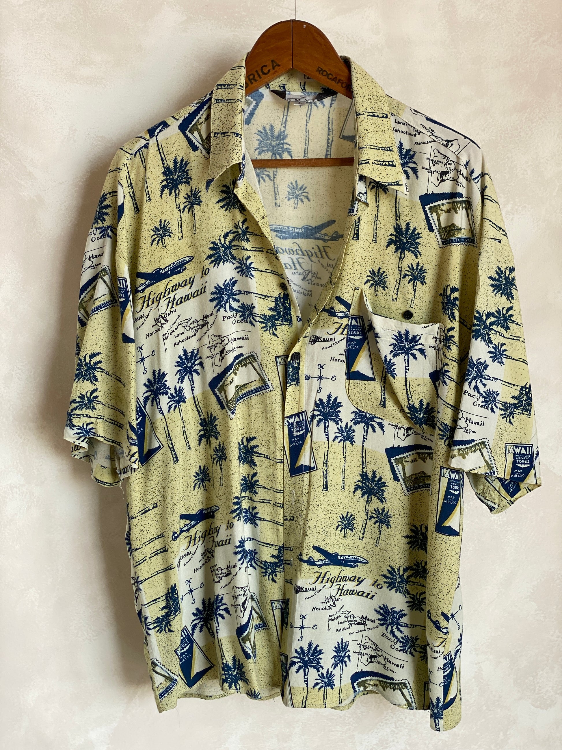 Size Large. Vintage 90s Rayon Hawaiian shirt - USA Vintage Bcn