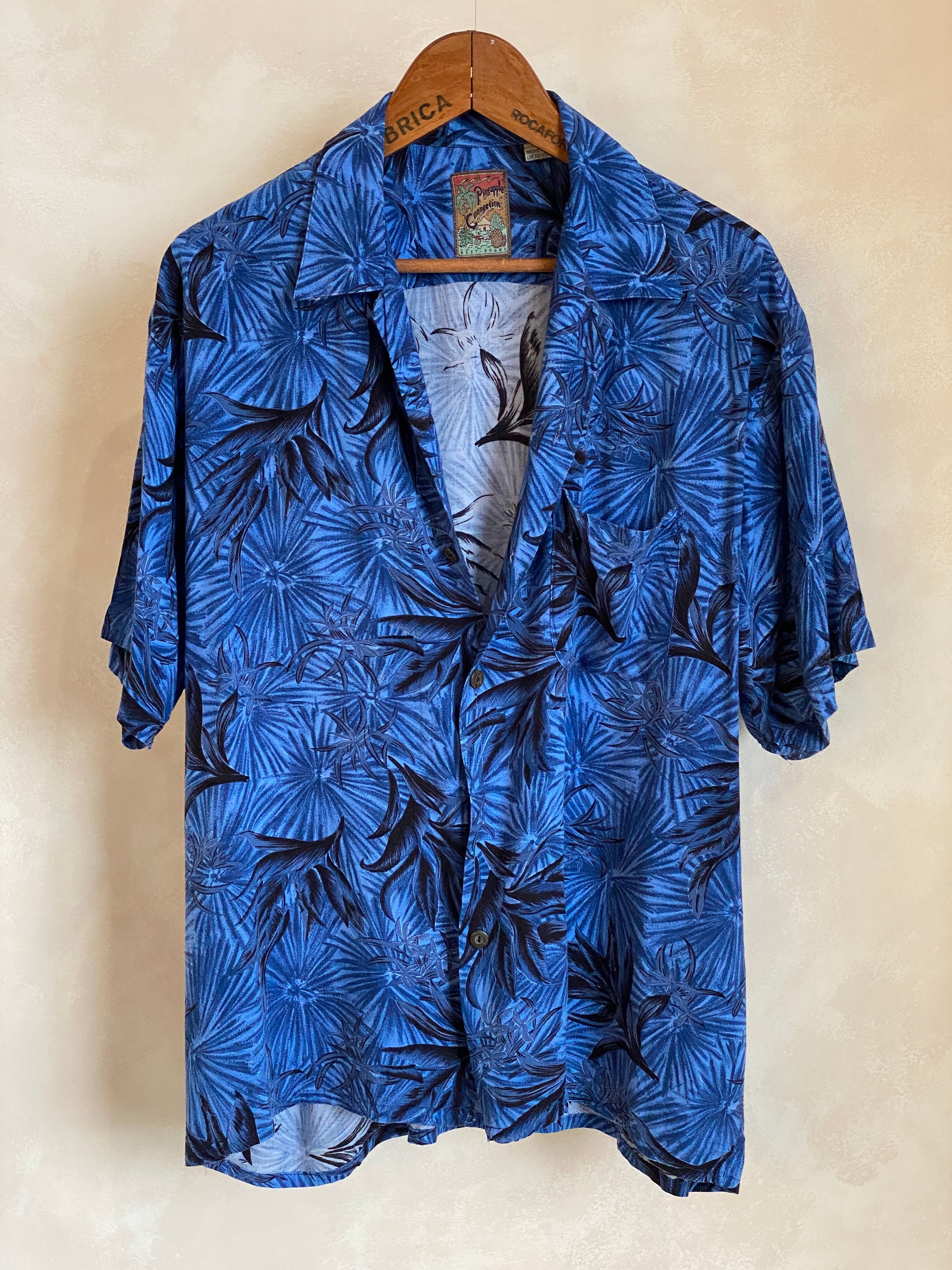 Size Large. Vintage 90s Rayon Hawaiian shirt by Pineapple Connection - USA Vintage Bcn