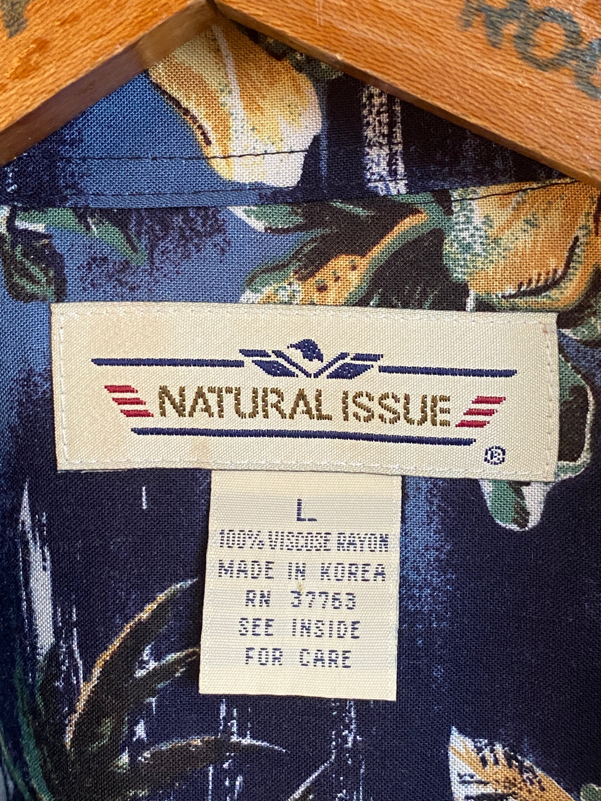 Size Large. Vintage 90s Rayon Hawaiian shirt by Natural Issue - USA Vintage Bcn