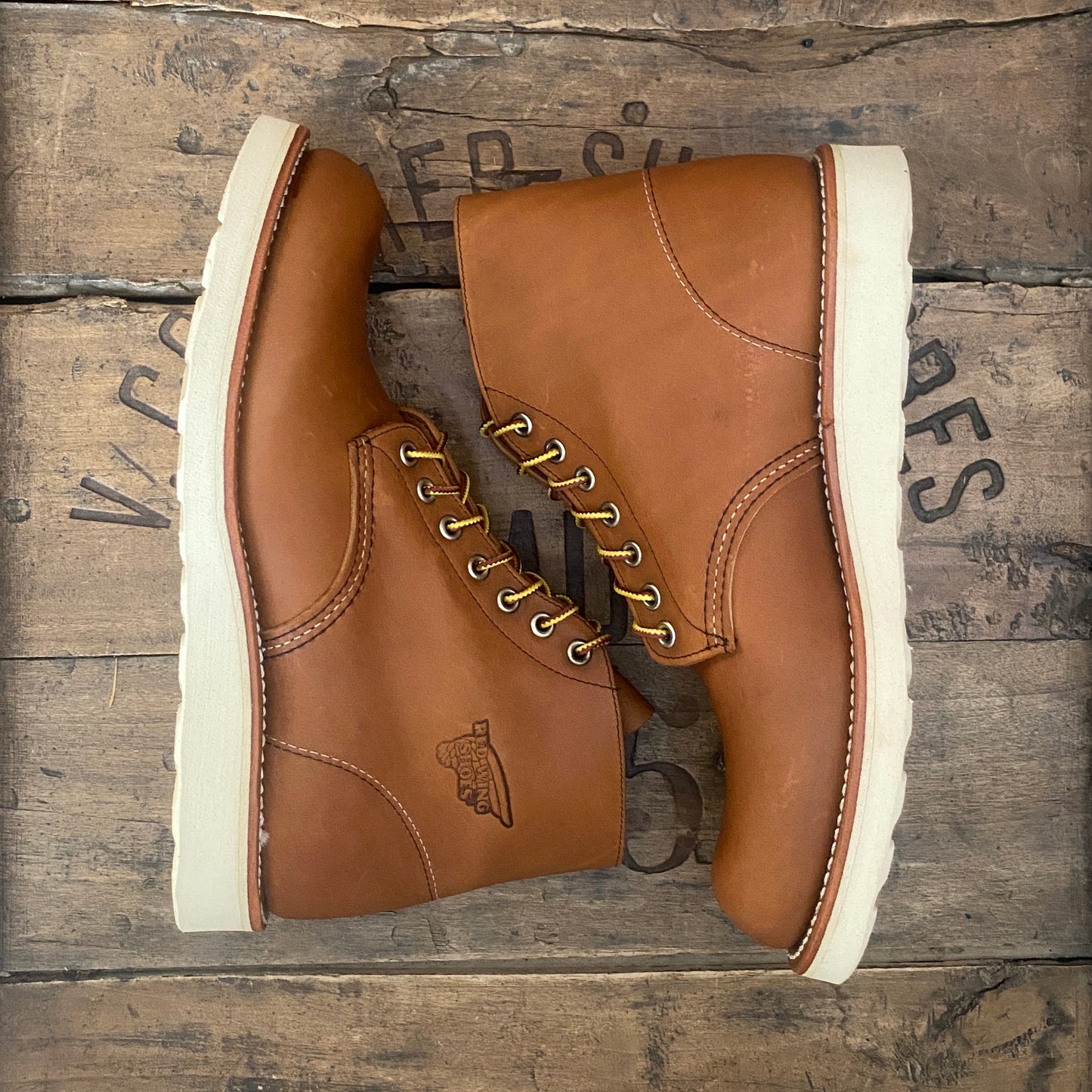 Size 8 D (41 EU ) Red Wing Heritage Classic Round Toe 9107 ( Second ) - USA Vintage Bcn