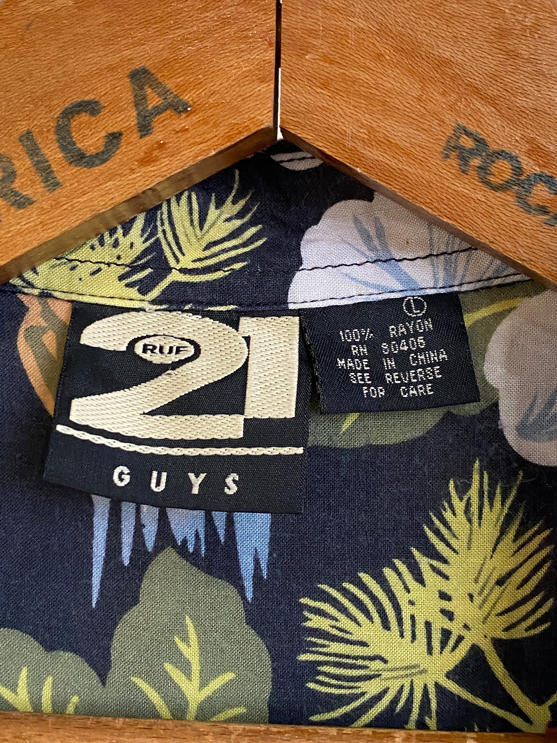 Size Large. Vintage 90s Rayon Hawaiian shirt - USA Vintage Bcn