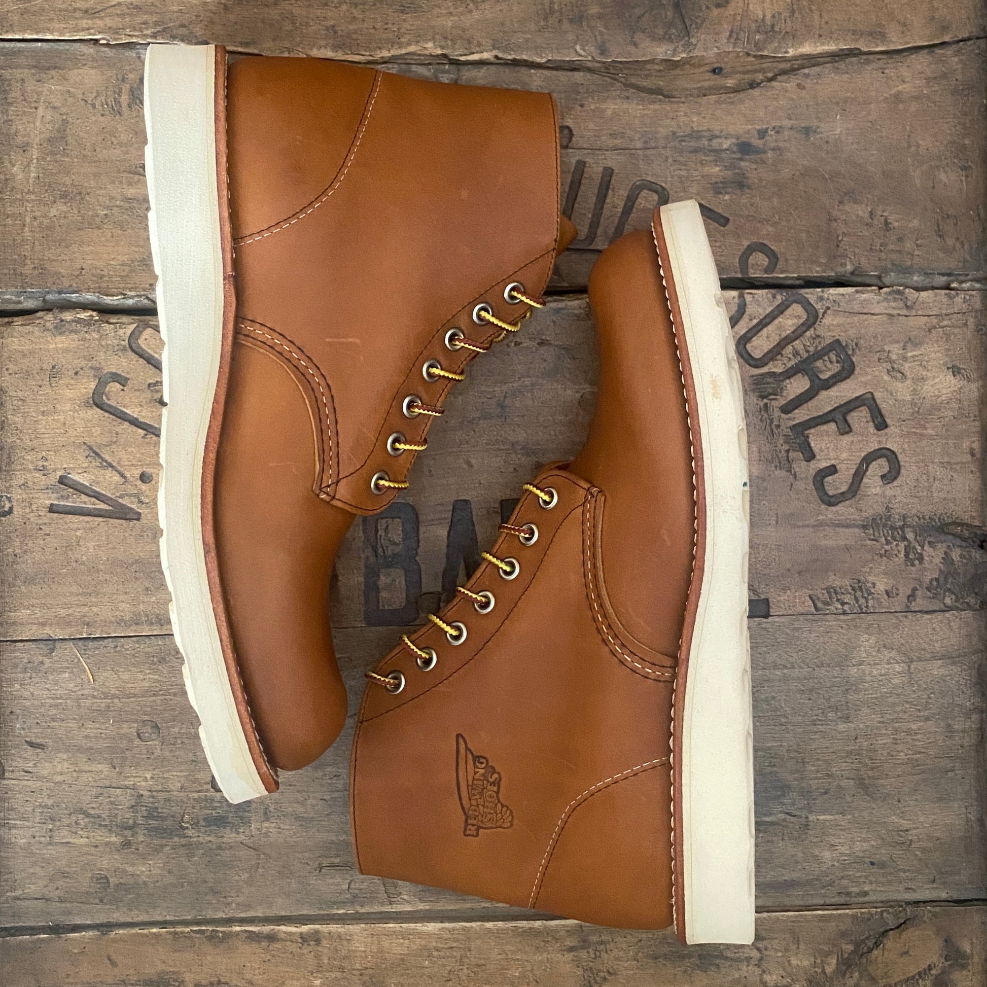 Size 8 D (41 EU ) Red Wing Heritage Classic Round Toe 9107 ( Second ) - USA Vintage Bcn