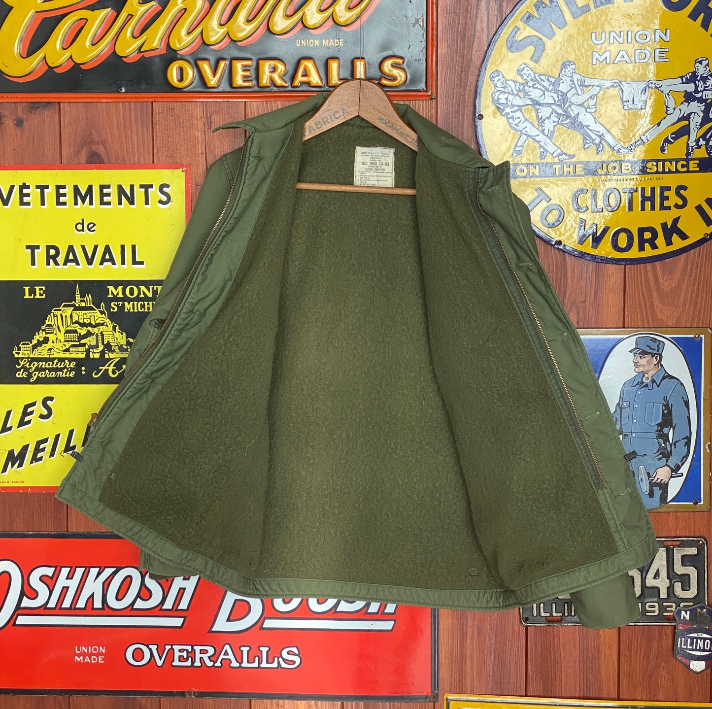 Small. Authentic Vintage 1979 A2 US Navy deck jacket. USN
