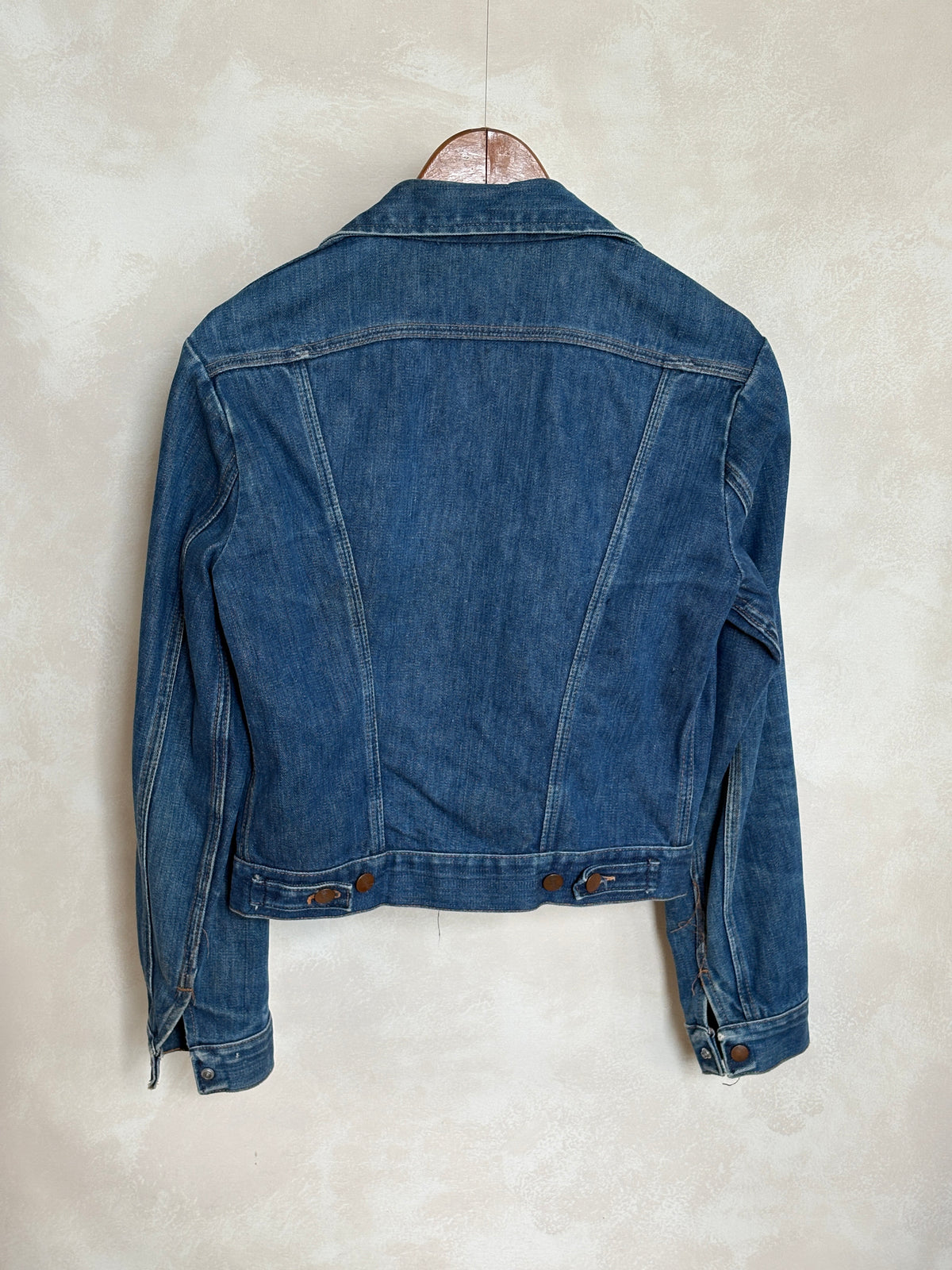 Size 34US / 44EU. Authentic 80s Wrangler denim jacket -4 pockets- Made in the USA-AJ357 Studio