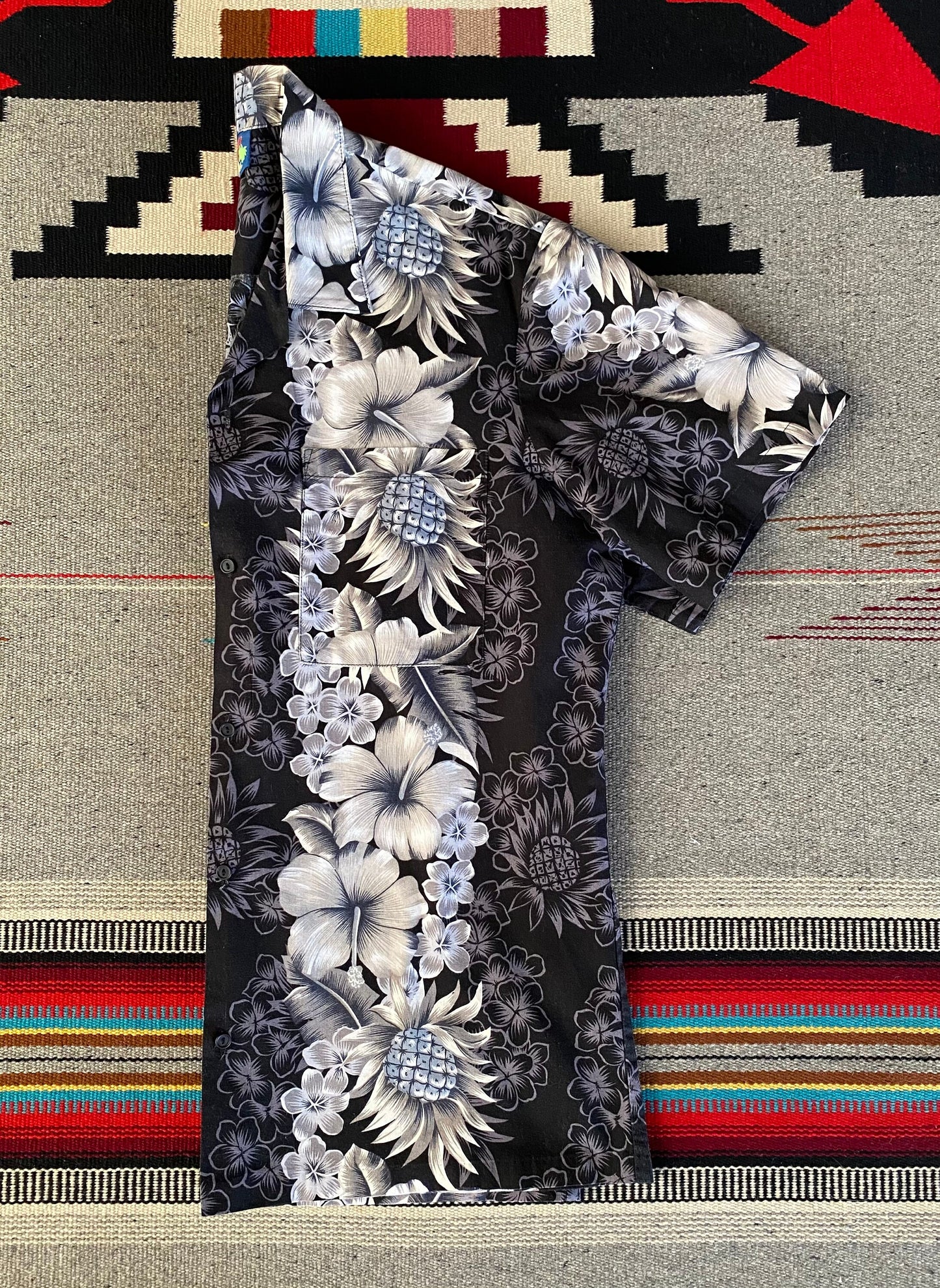 Size Med. Made In USA Vintage 80s Hawaiian cotton shirt.