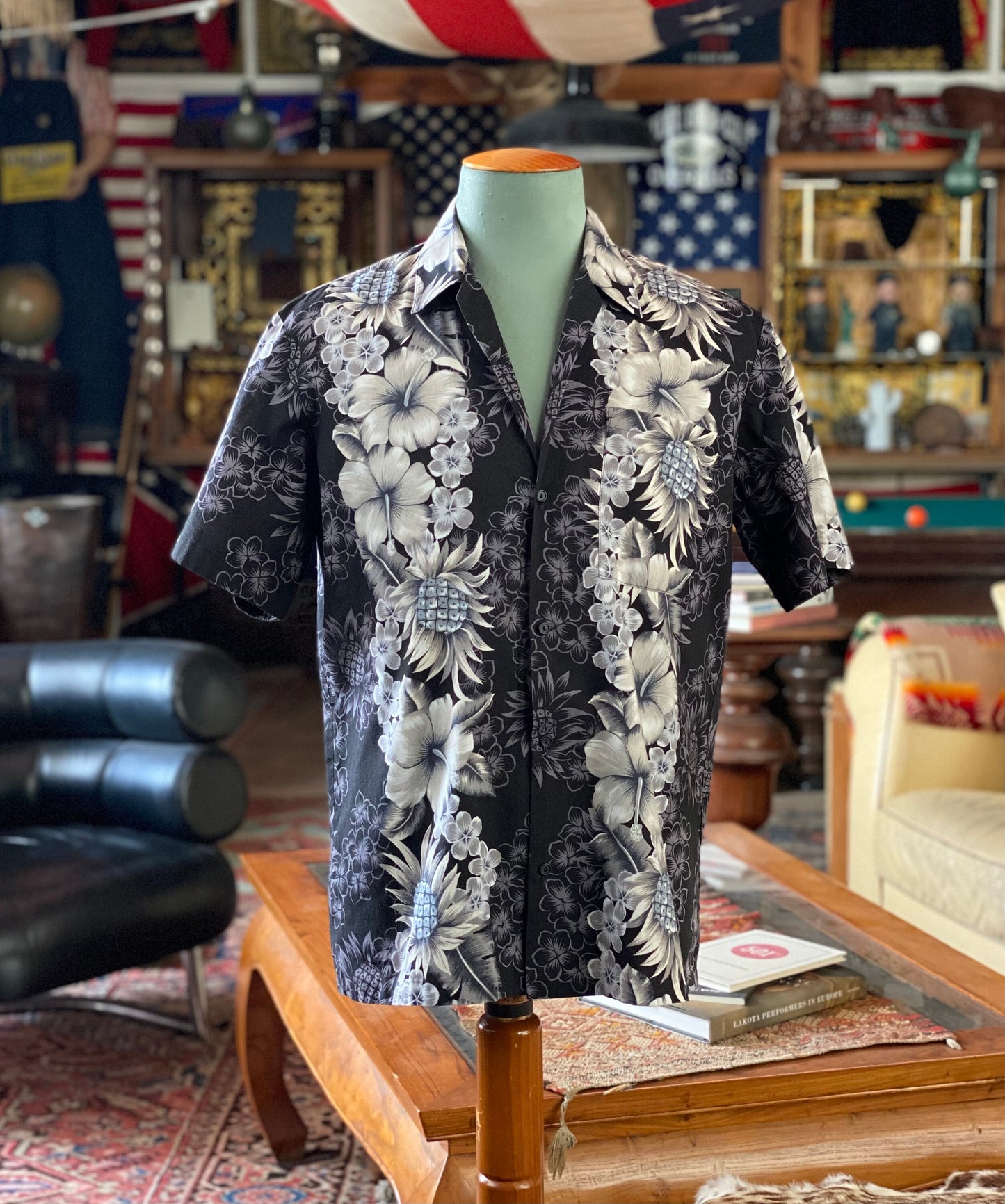 Size Med. Made In USA Vintage 80s Hawaiian cotton shirt.